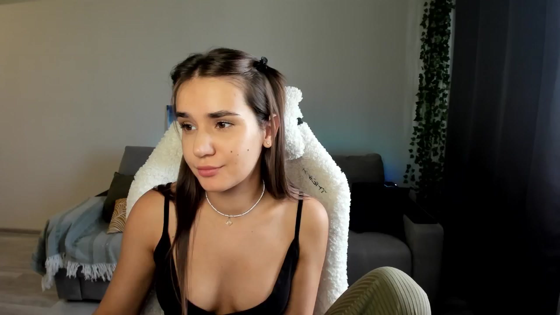 Gallery image thumbnail from Ellies_Smile's myfreecams stream on, 07/23/2024, 13:49 image 7 of 20