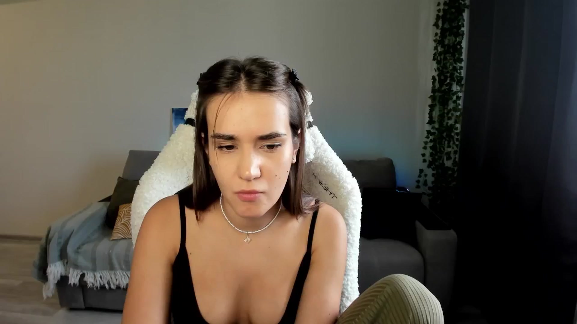 Gallery image thumbnail from Ellies_Smile's myfreecams stream on, 07/23/2024, 13:49 image 6 of 20
