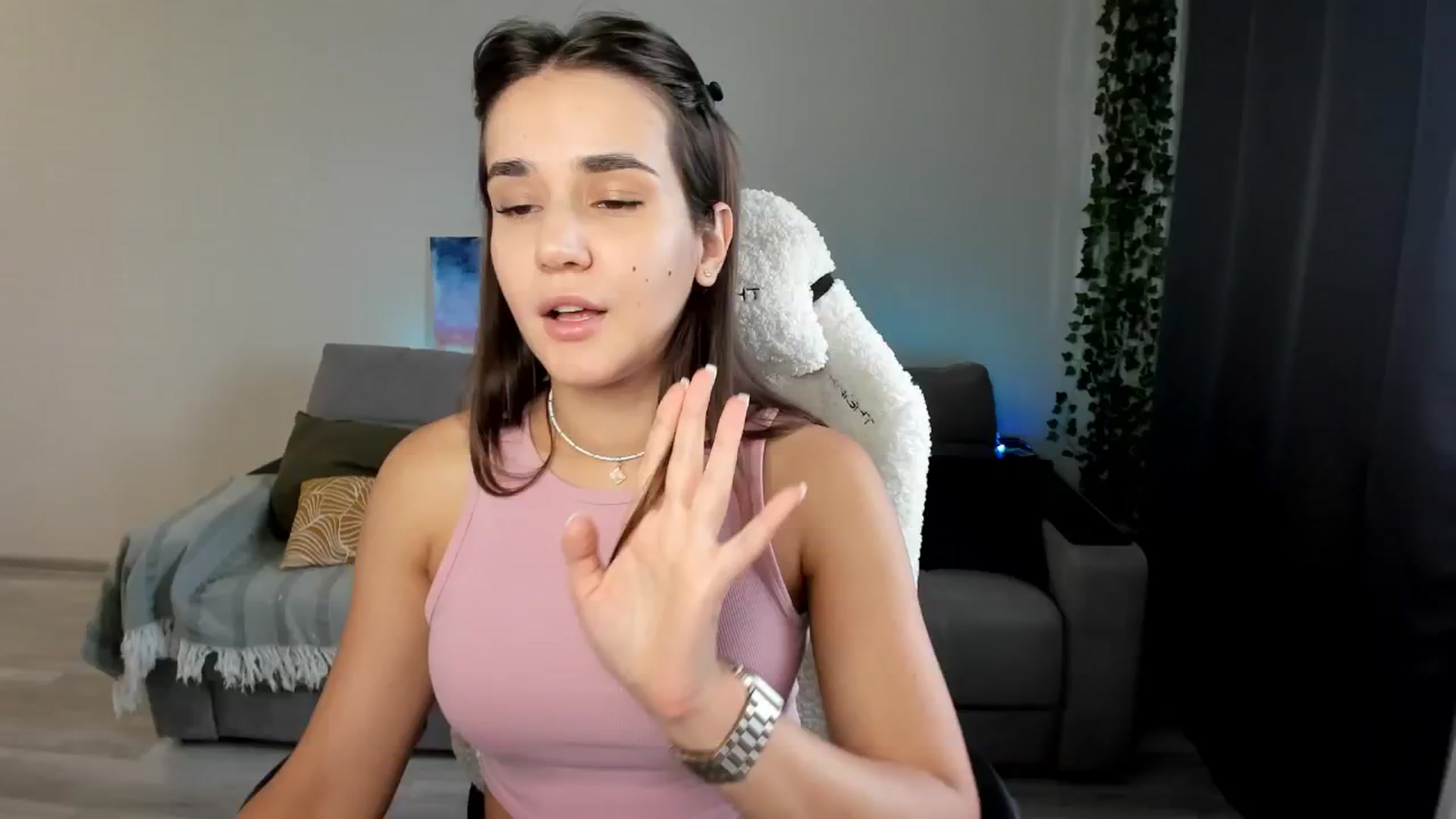 Gallery image thumbnail from Ellies_Smile's myfreecams stream on, 07/24/2024, 14:37 image 13 of 20