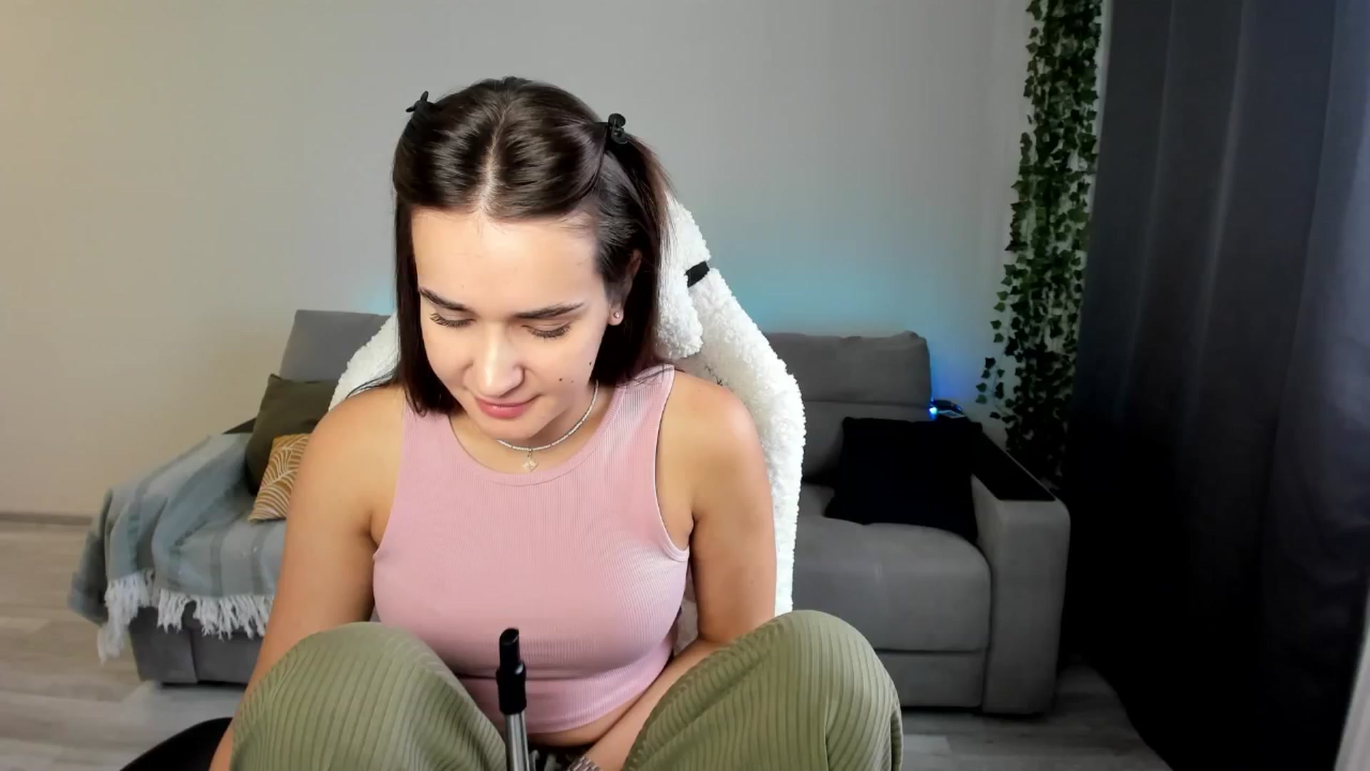 Gallery image thumbnail from Ellies_Smile's myfreecams stream on, 07/24/2024, 15:31 image 7 of 20