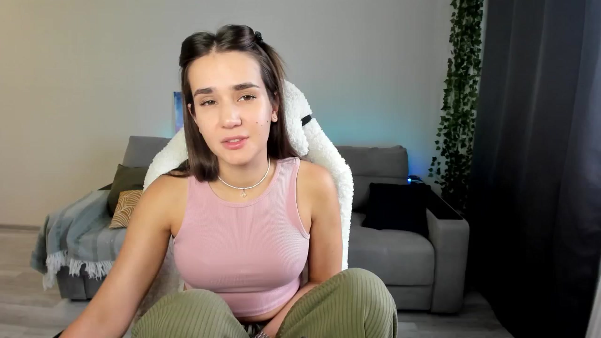 Gallery image thumbnail from Ellies_Smile's myfreecams stream on, 07/24/2024, 15:31 image 8 of 20