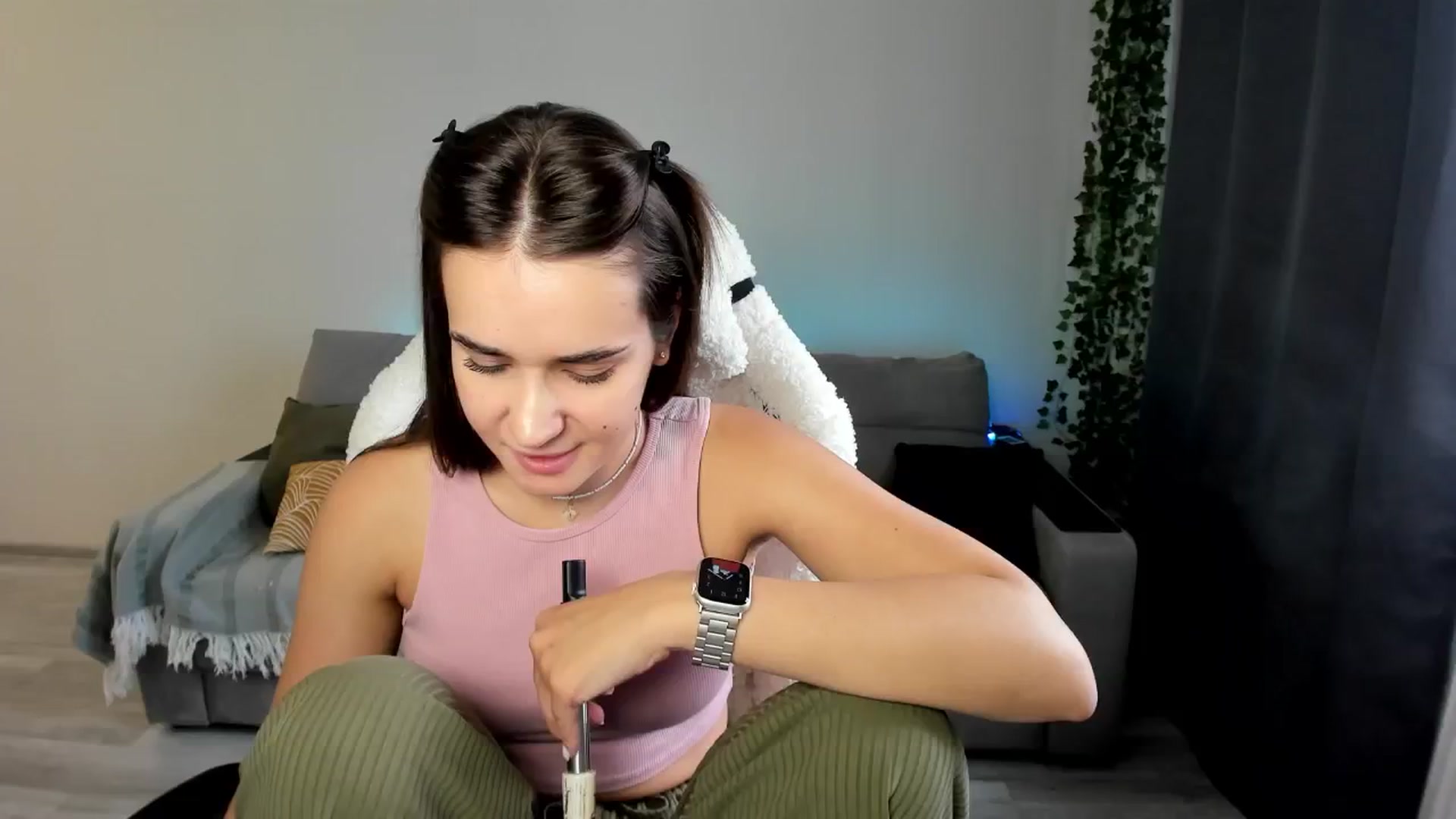 Gallery image thumbnail from Ellies_Smile's myfreecams stream on, 07/24/2024, 15:31 image 10 of 20