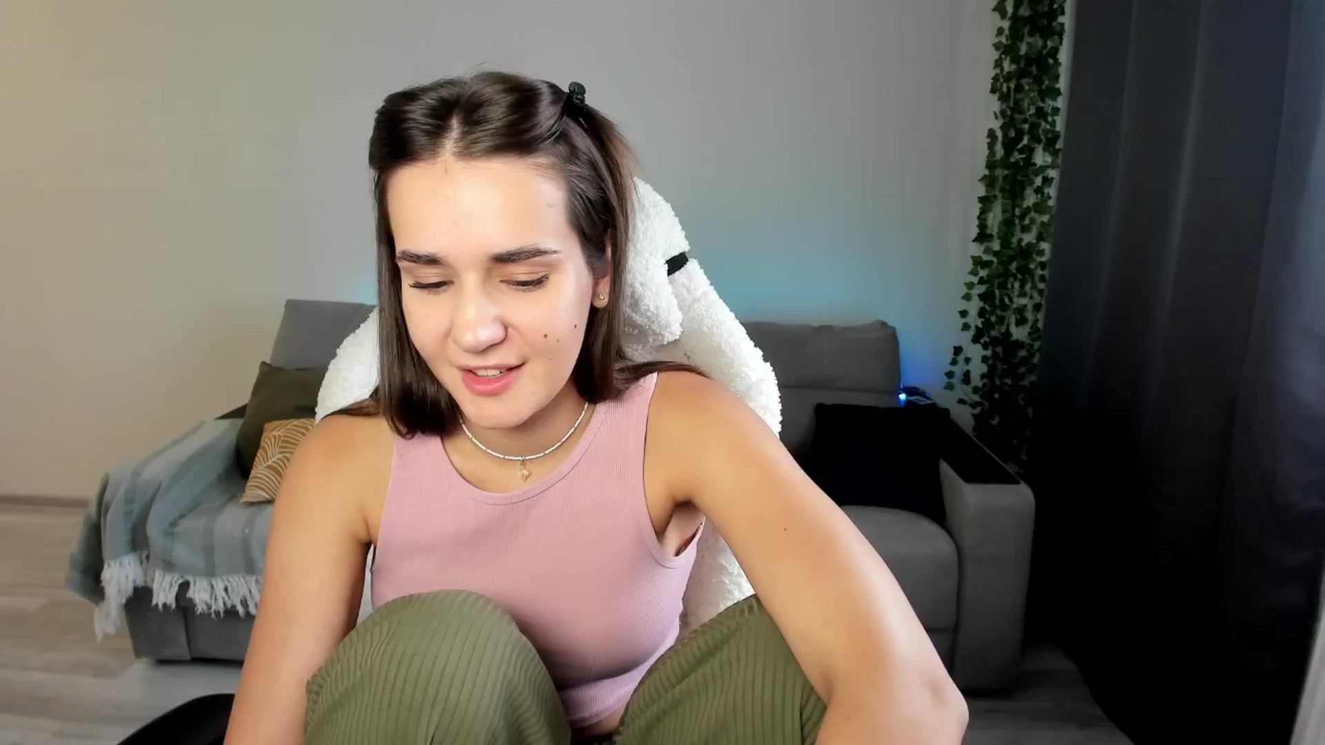 Gallery image thumbnail from Ellies_Smile's myfreecams stream on, 07/24/2024, 15:31 image 9 of 20