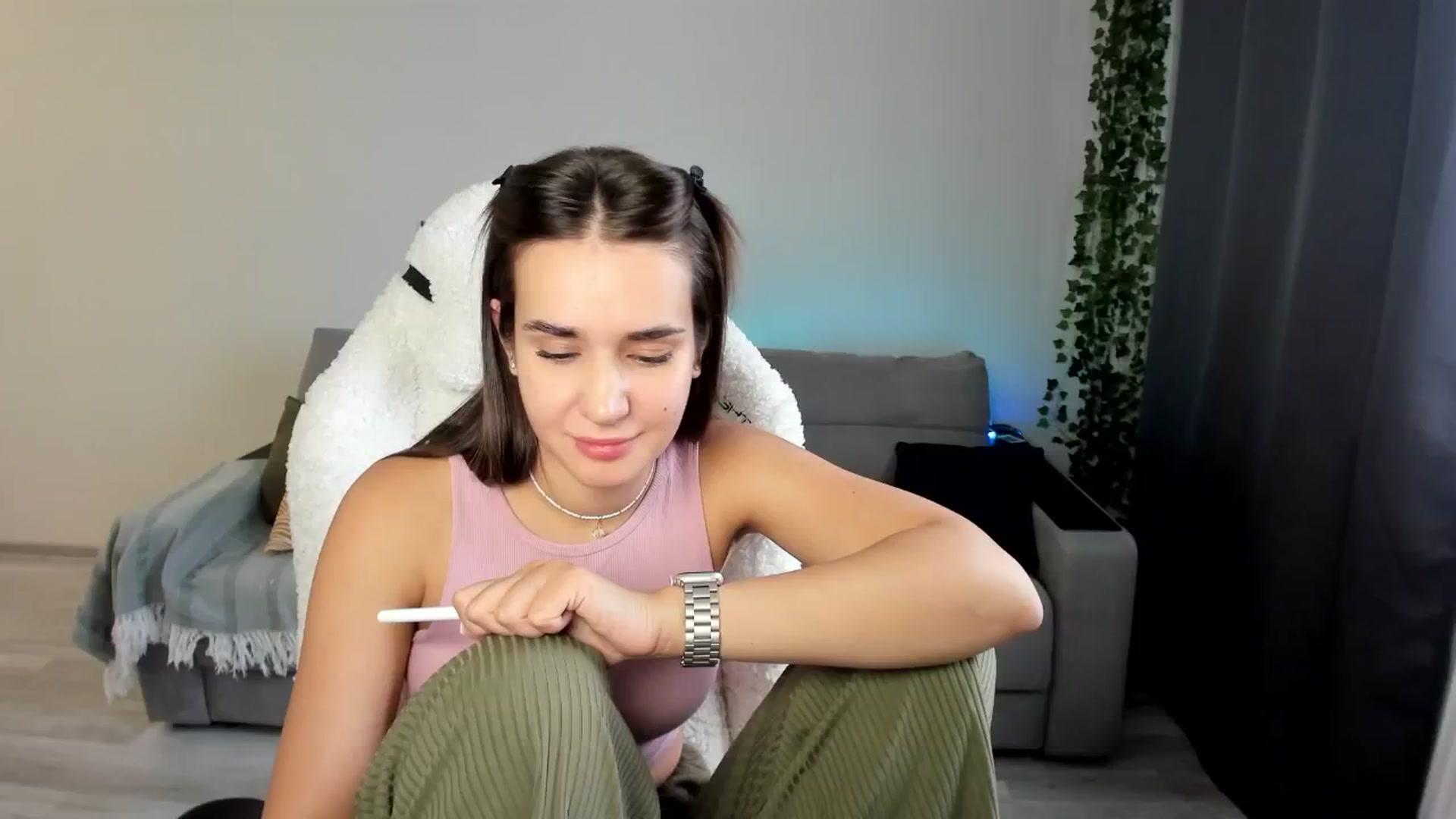Gallery image thumbnail from Ellies_Smile's myfreecams stream on, 07/24/2024, 15:31 image 5 of 20