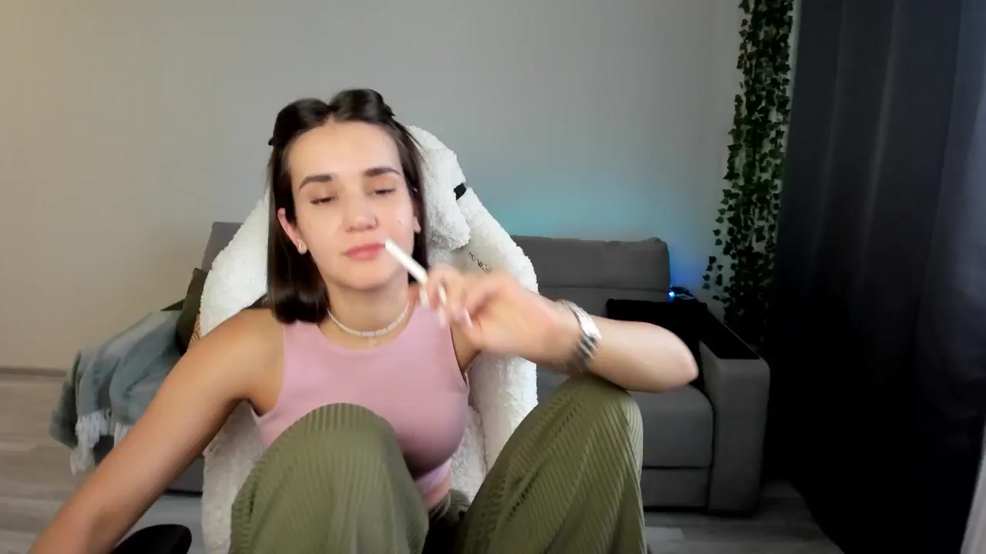 Gallery image thumbnail from Ellies_Smile's myfreecams stream on, 07/24/2024, 15:31 image 4 of 20