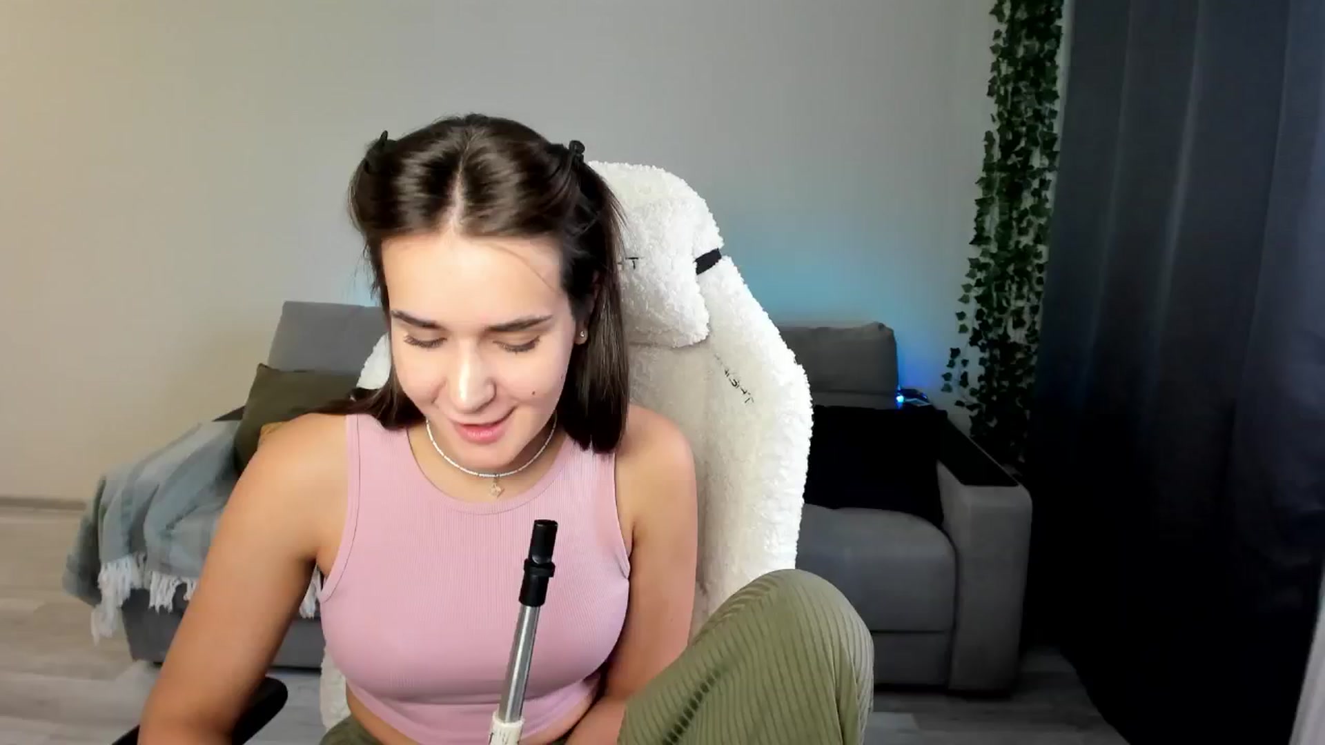 Gallery image thumbnail from Ellies_Smile's myfreecams stream on, 07/24/2024, 16:00 image 16 of 20
