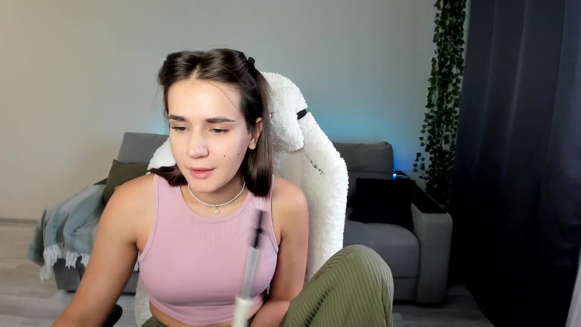 Gallery image thumbnail from Ellies_Smile's myfreecams stream on, 07/24/2024, 16:00 image 14 of 20
