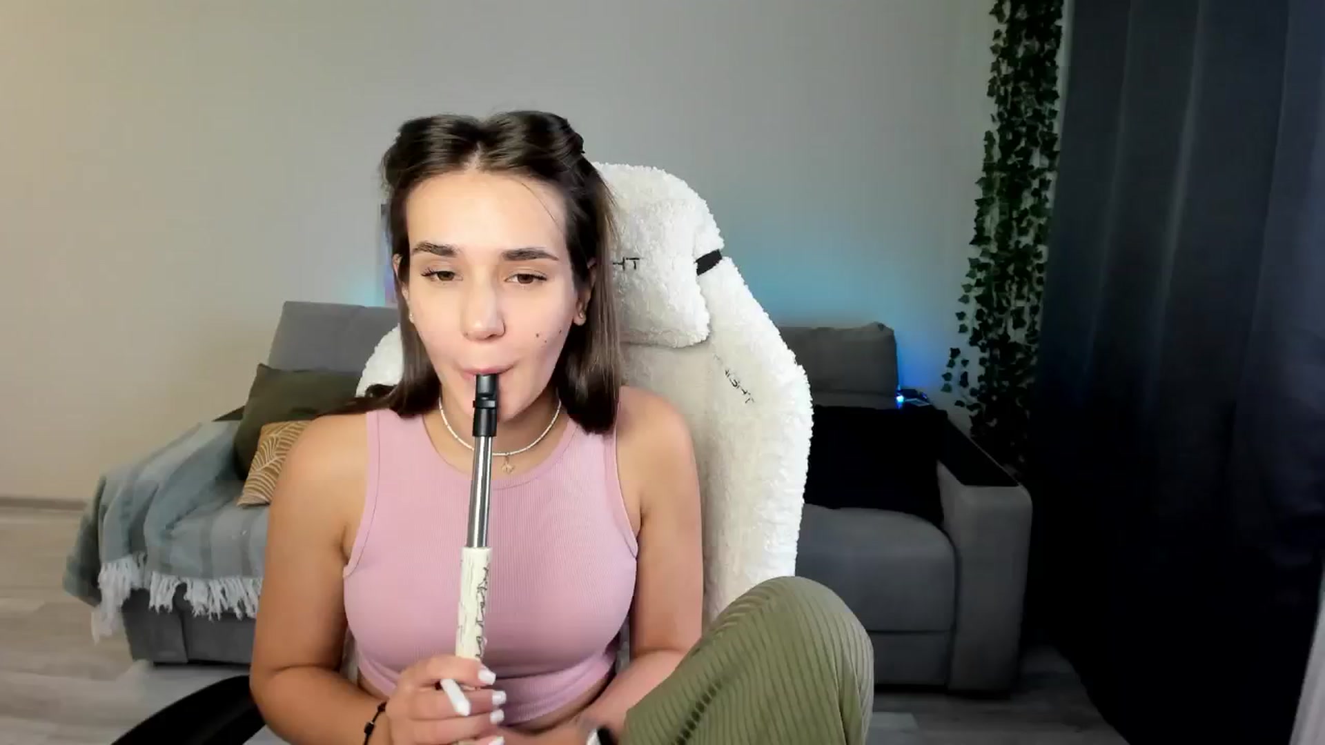 Gallery image thumbnail from Ellies_Smile's myfreecams stream on, 07/24/2024, 16:00 image 18 of 20