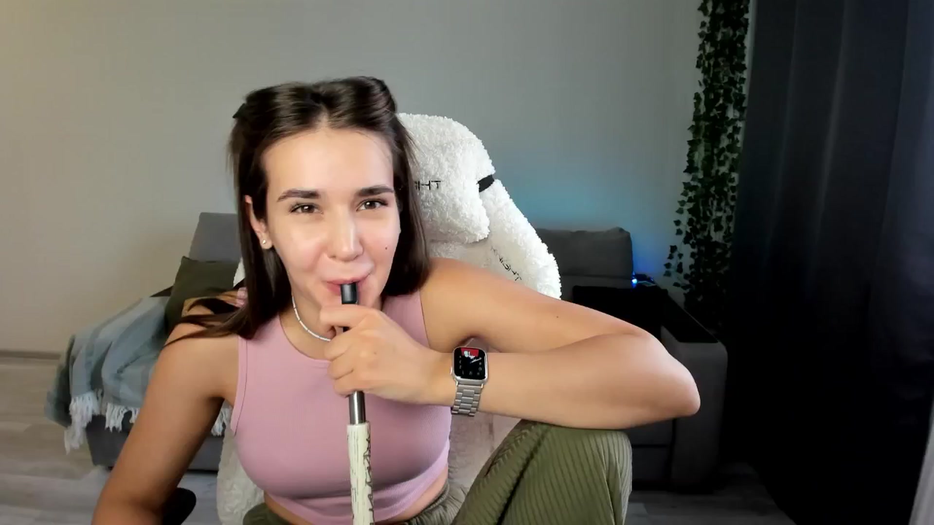 Gallery image thumbnail from Ellies_Smile's myfreecams stream on, 07/24/2024, 16:00 image 2 of 20