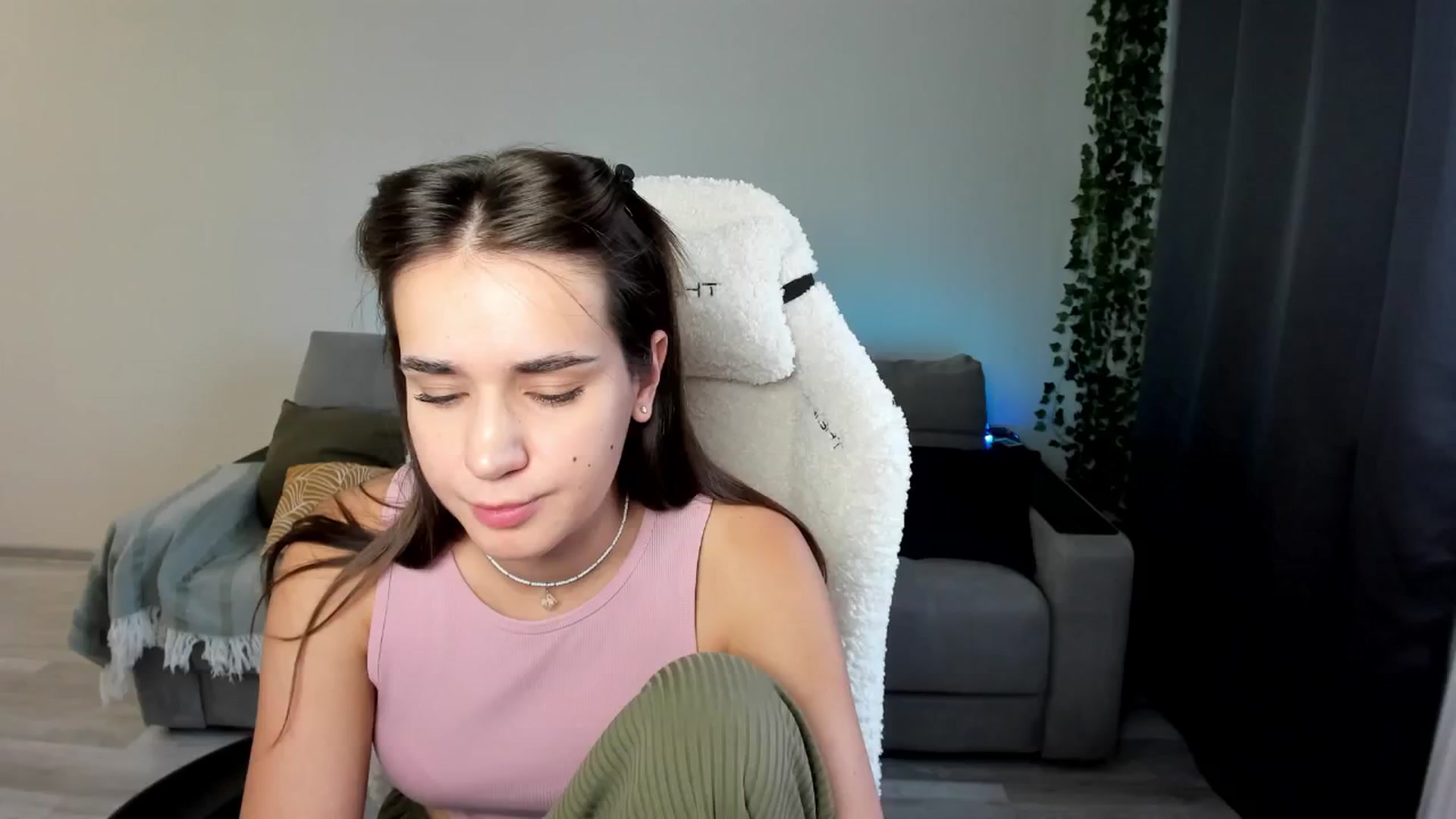 Gallery image thumbnail from Ellies_Smile's myfreecams stream on, 07/24/2024, 16:00 image 20 of 20