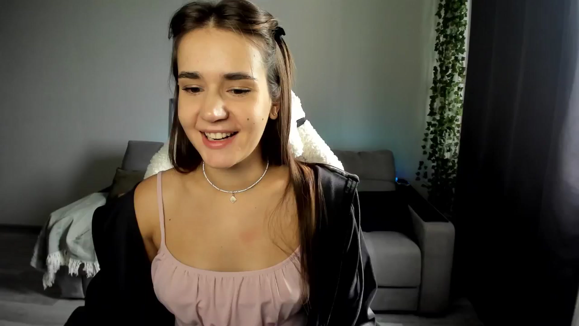 Gallery image thumbnail from Ellies_Smile's myfreecams stream on, 07/25/2024, 05:06 image 19 of 20
