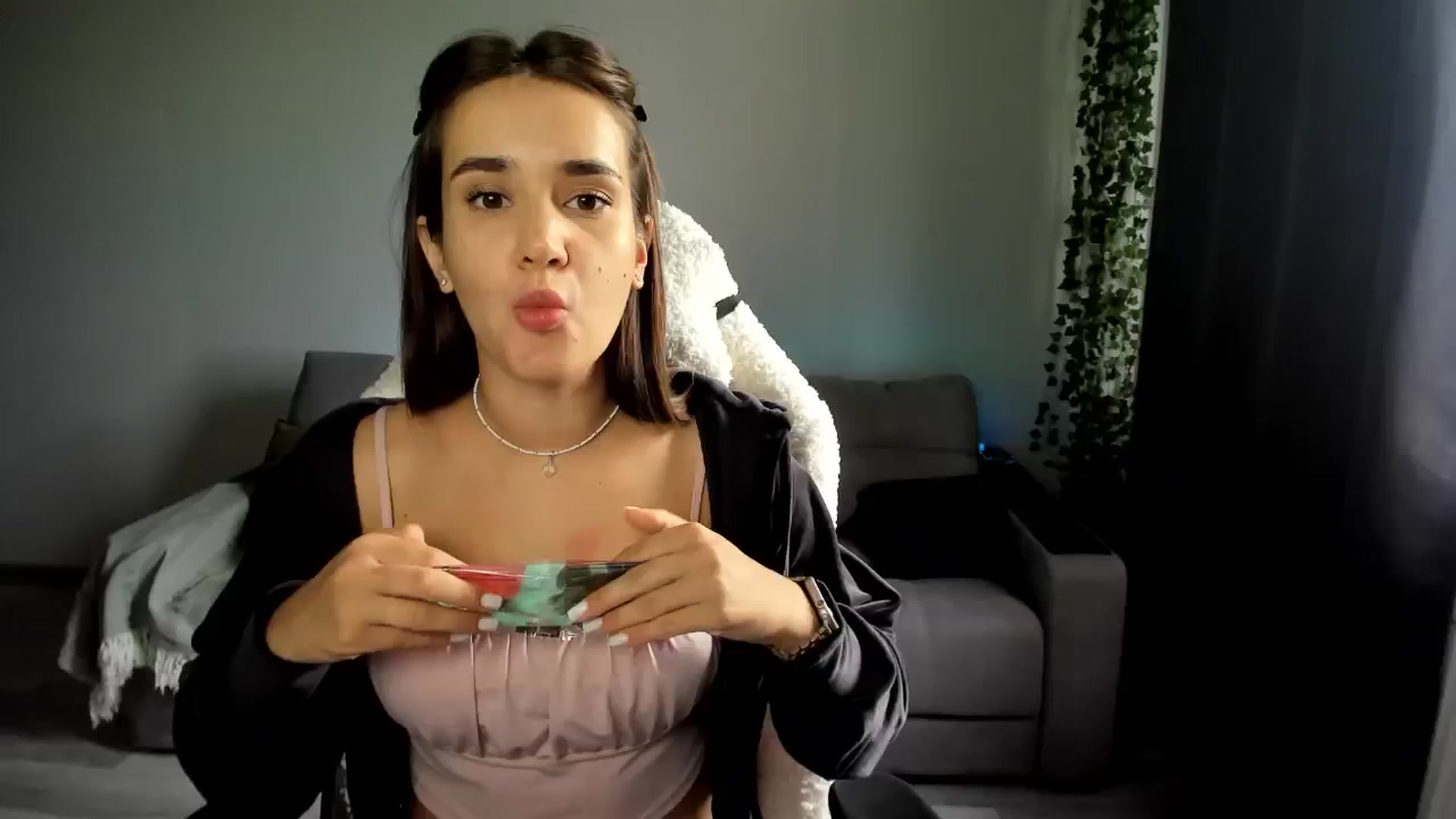 Gallery image thumbnail from Ellies_Smile's myfreecams stream on, 07/25/2024, 05:06 image 12 of 20