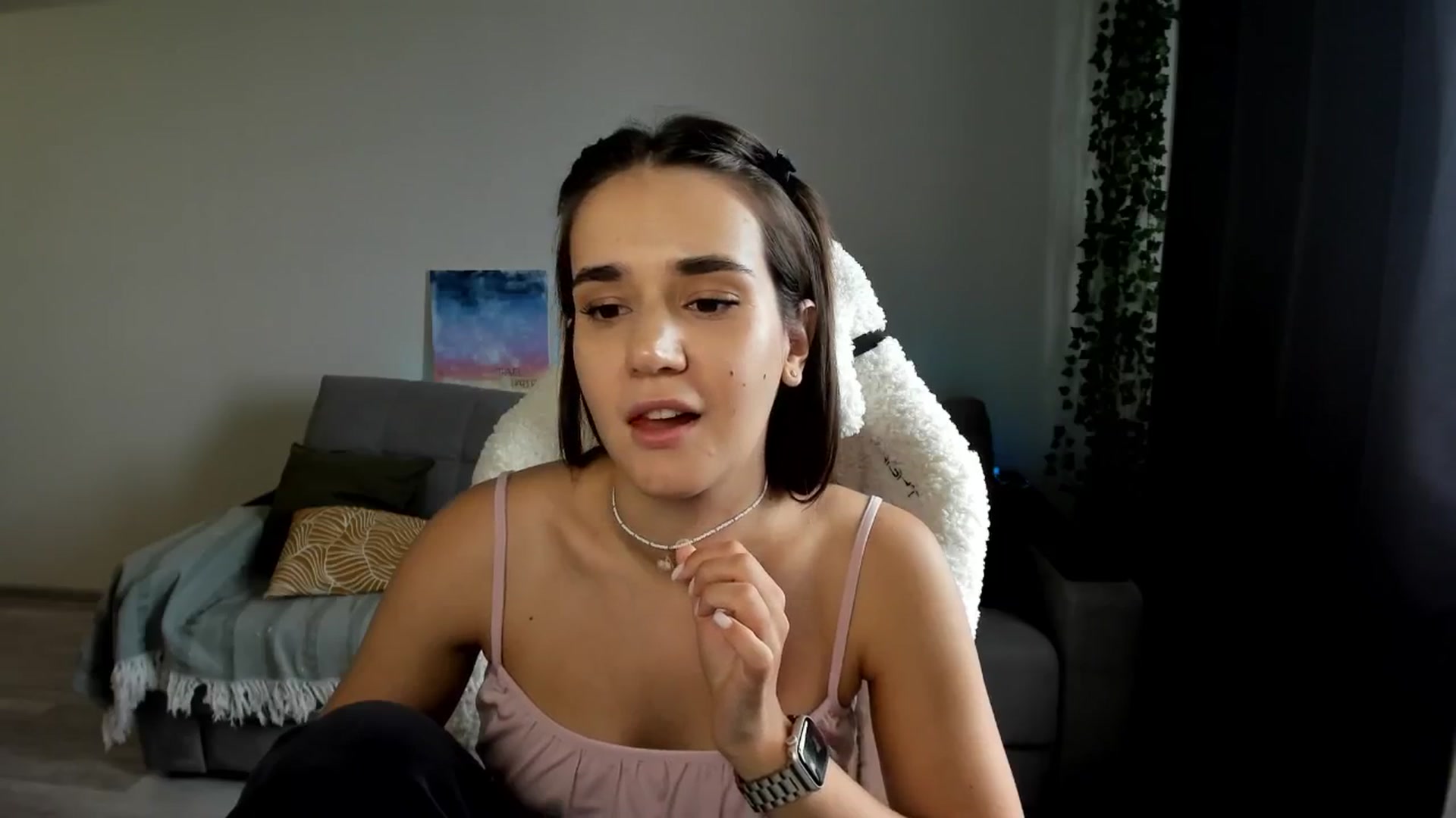 Gallery image thumbnail from Ellies_Smile's myfreecams stream on, 07/25/2024, 07:45 image 15 of 20