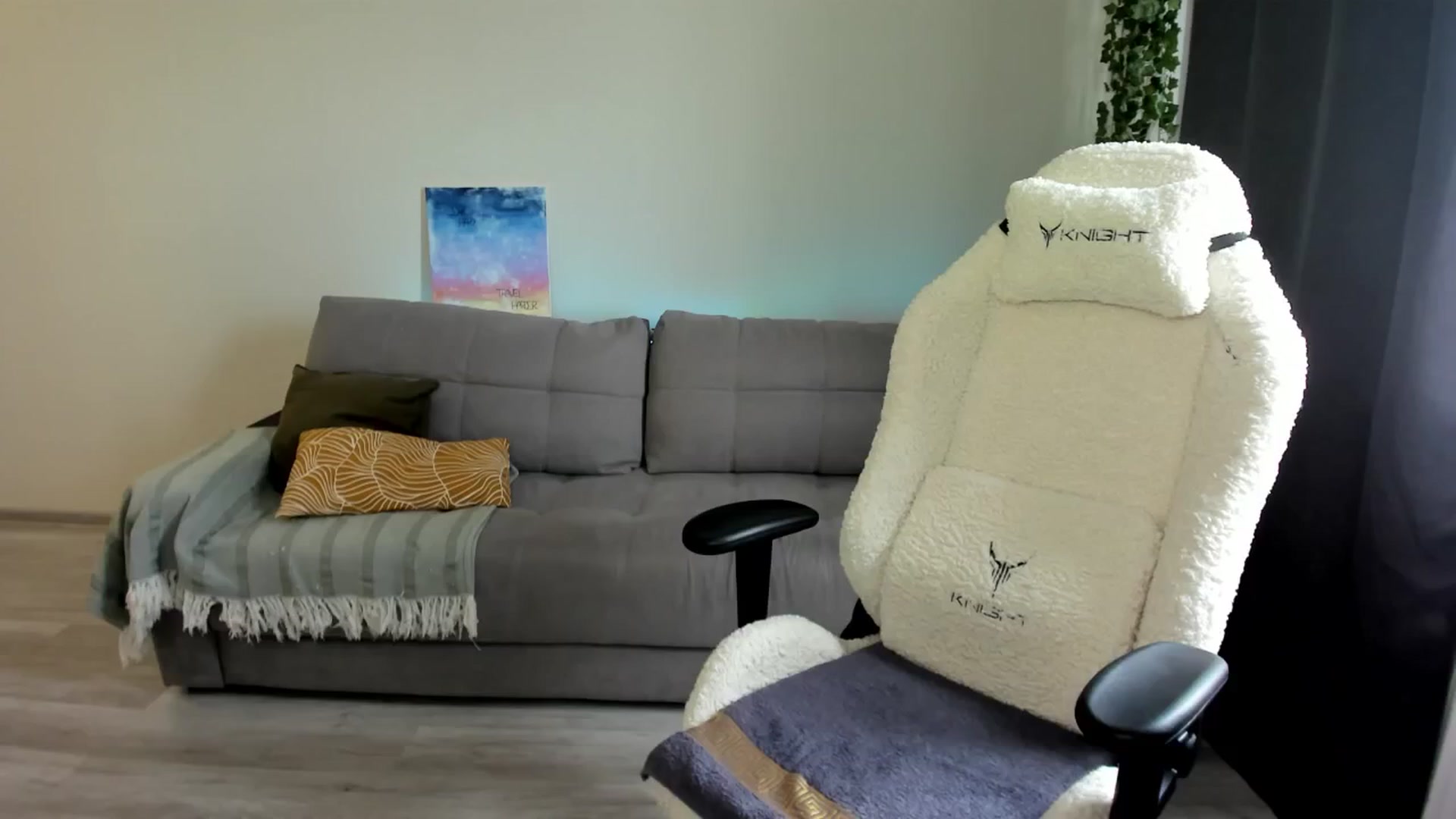 Gallery image thumbnail from Ellies_Smile's myfreecams stream on, 07/25/2024, 08:48 image 17 of 20