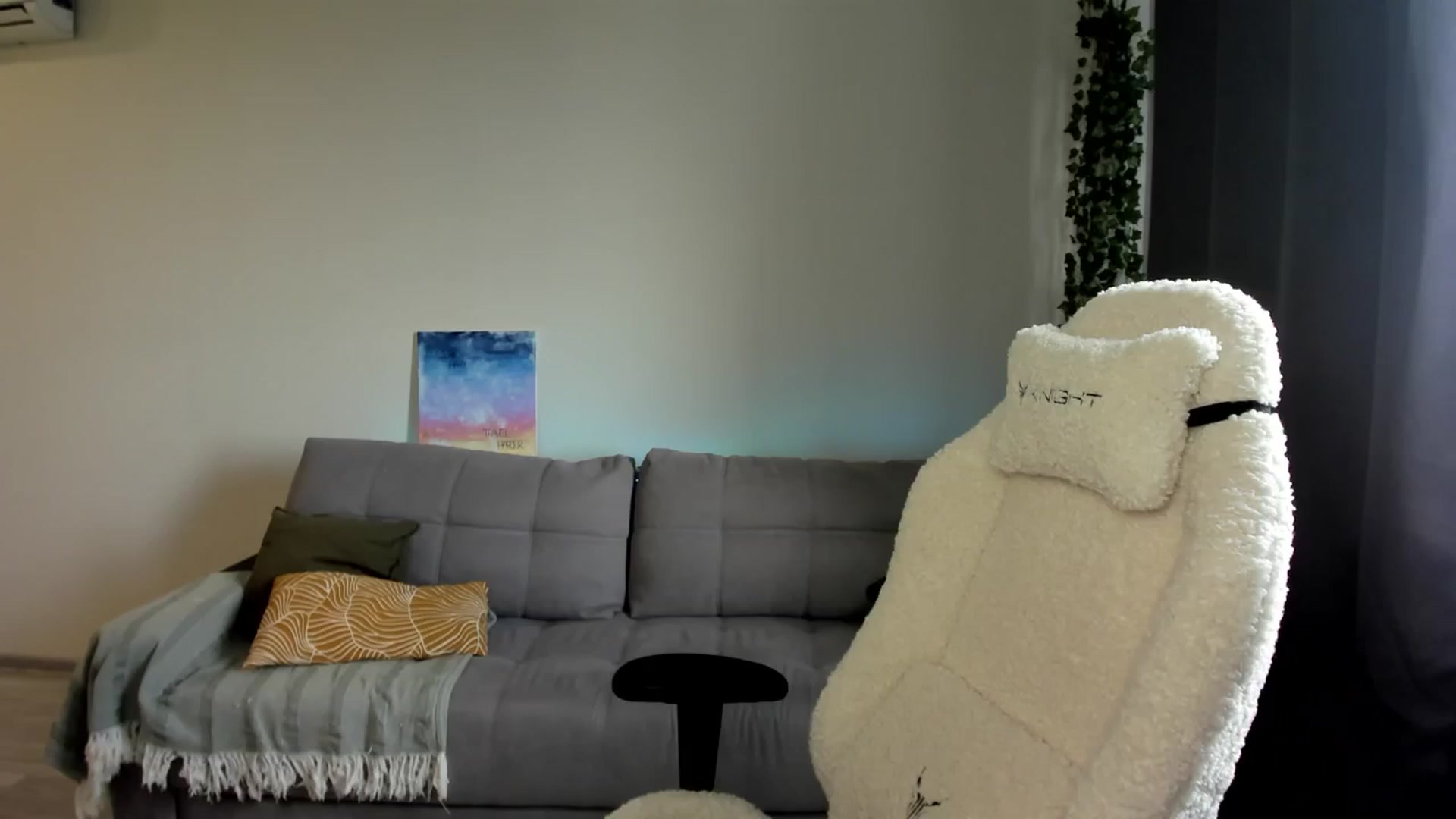 Gallery image thumbnail from Ellies_Smile's myfreecams stream on, 07/25/2024, 08:48 image 1 of 20
