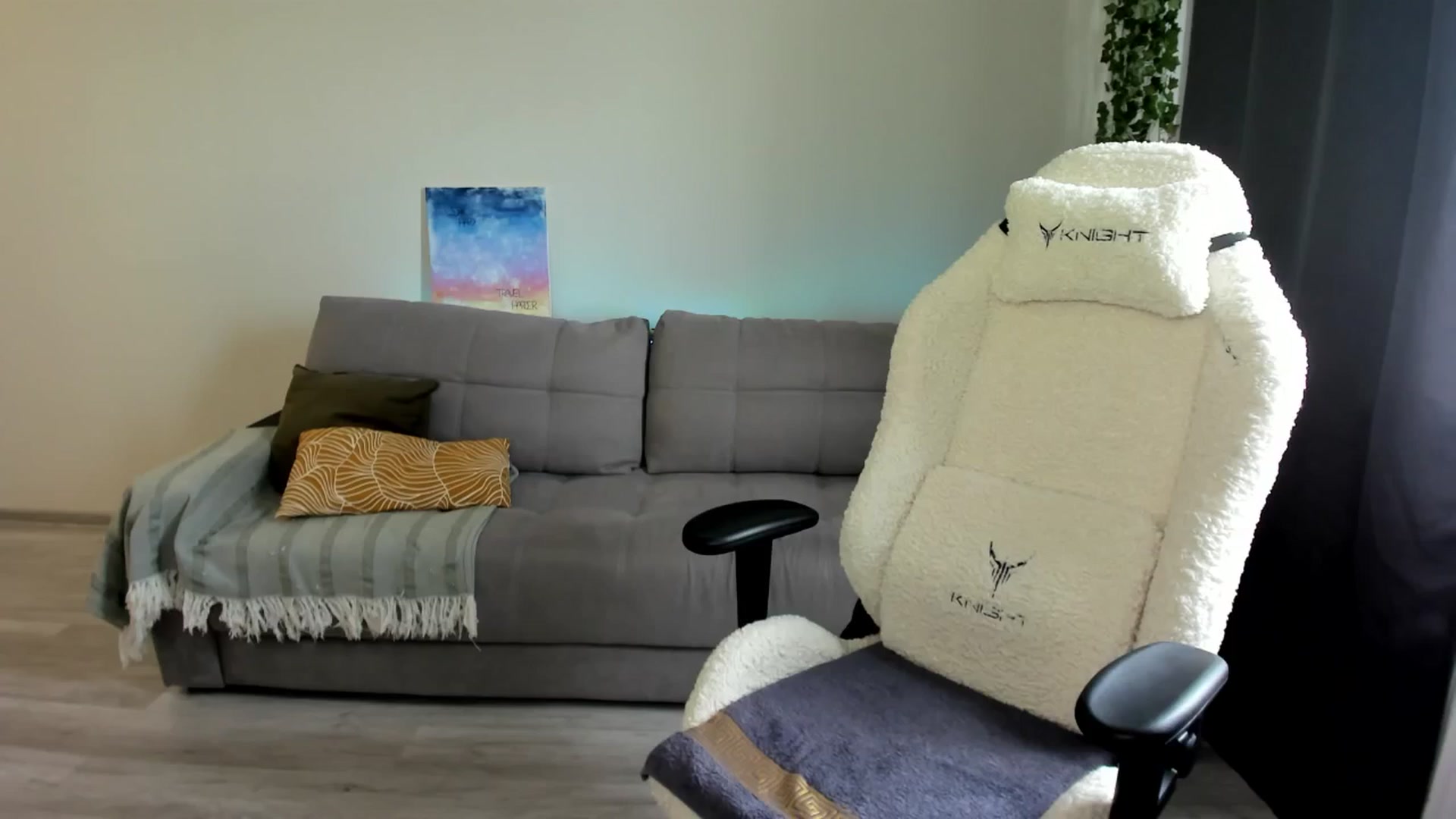 Gallery image thumbnail from Ellies_Smile's myfreecams stream on, 07/25/2024, 08:48 image 16 of 20