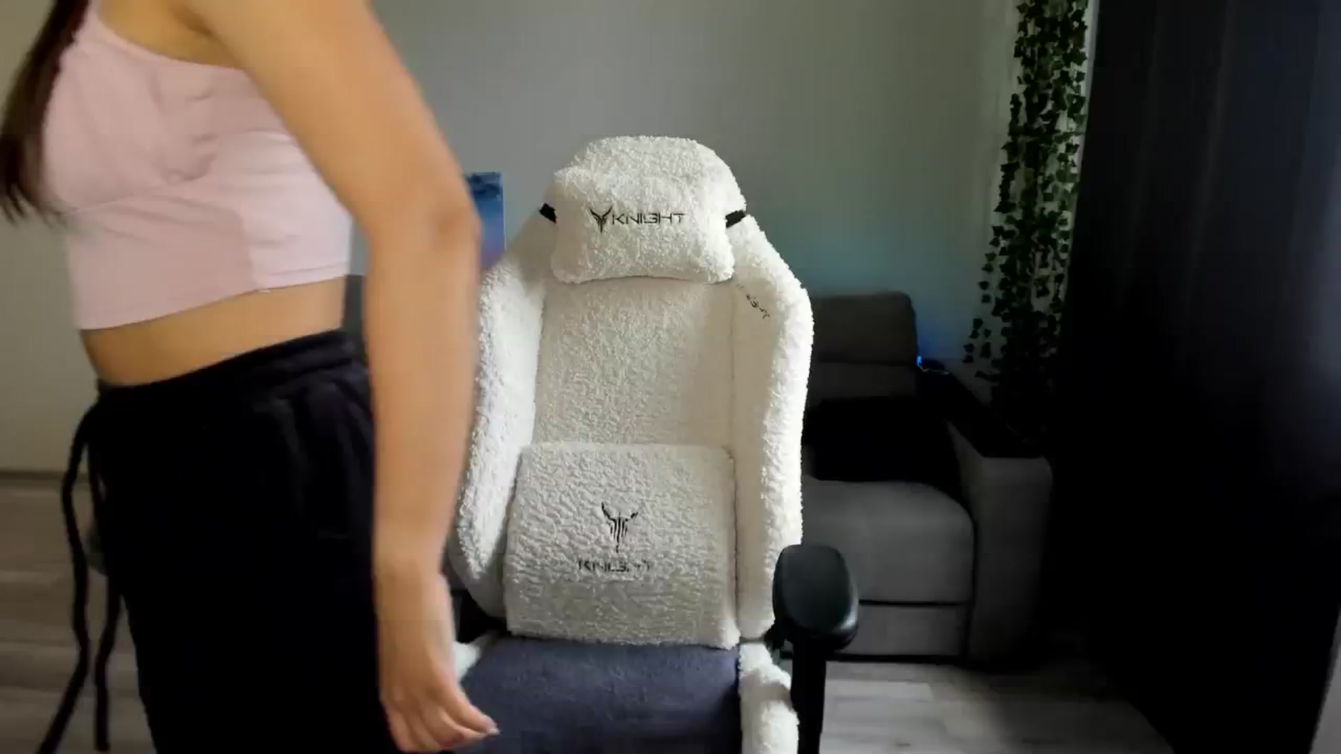 Gallery image thumbnail from Ellies_Smile's myfreecams stream on, 07/25/2024, 08:48 image 18 of 20