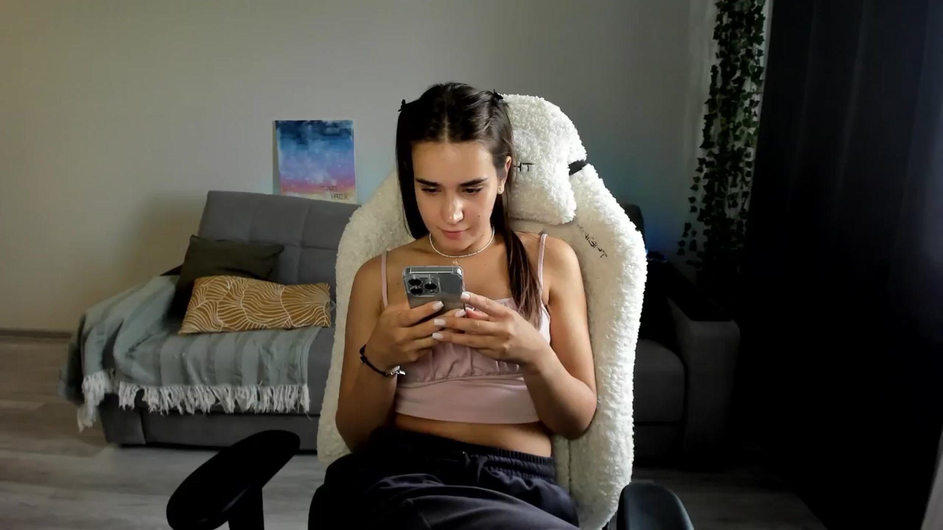 Gallery image thumbnail from Ellies_Smile's myfreecams stream on, 07/25/2024, 08:48 image 10 of 20