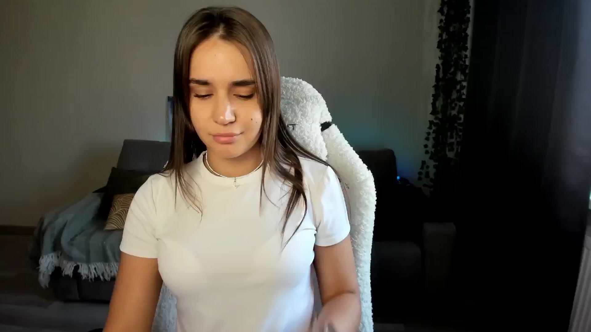 Gallery image thumbnail from Ellies_Smile's myfreecams stream on, 07/31/2024, 15:22 image 1 of 20