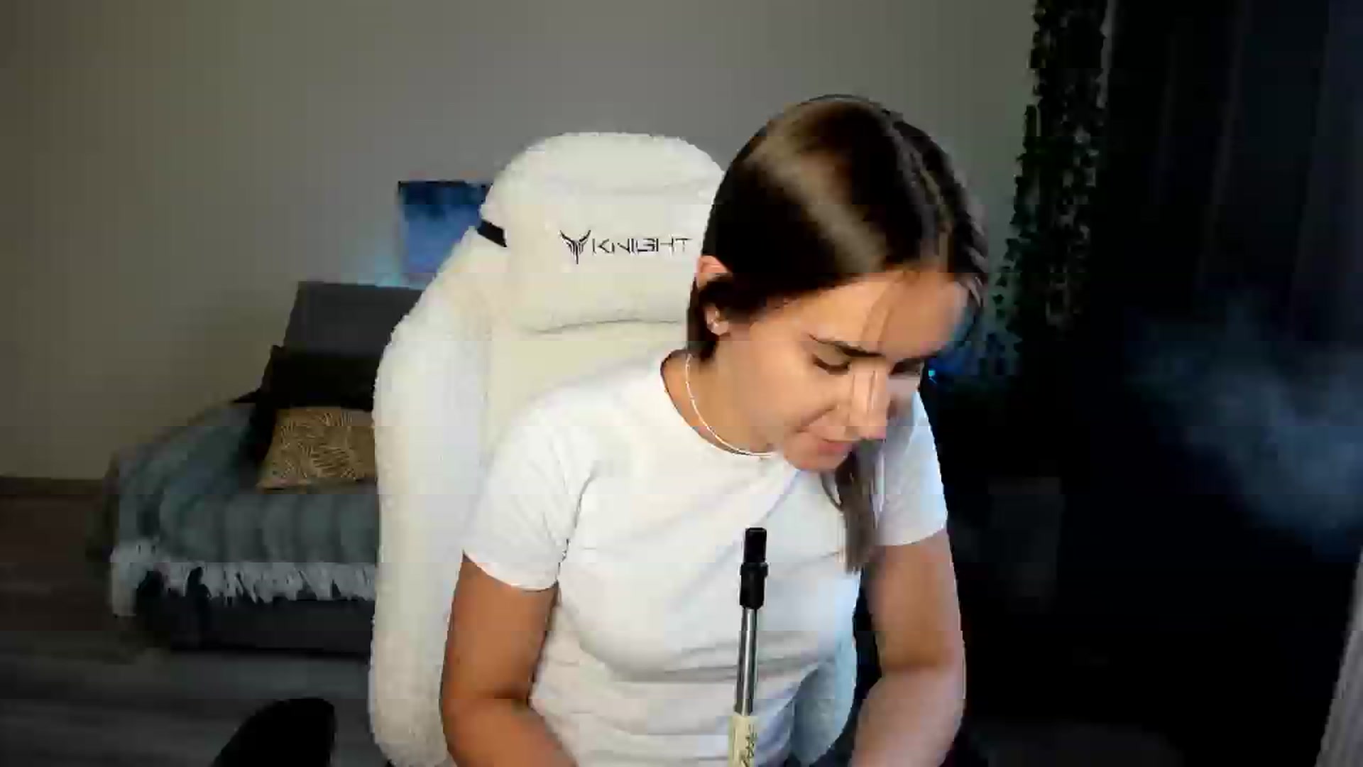 Gallery image thumbnail from Ellies_Smile's myfreecams stream on, 07/31/2024, 16:14 image 18 of 20