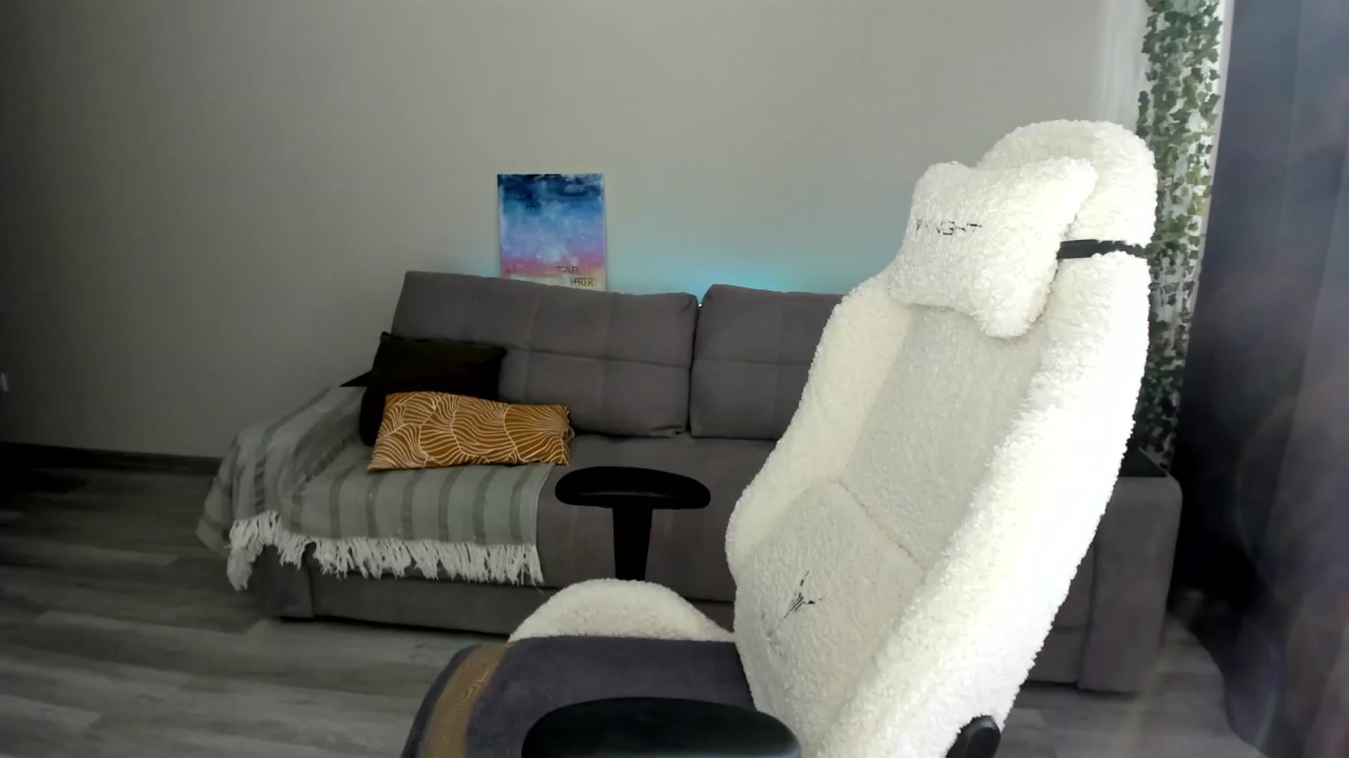 Gallery image thumbnail from Ellies_Smile's myfreecams stream on, 08/03/2024, 05:30 image 5 of 20