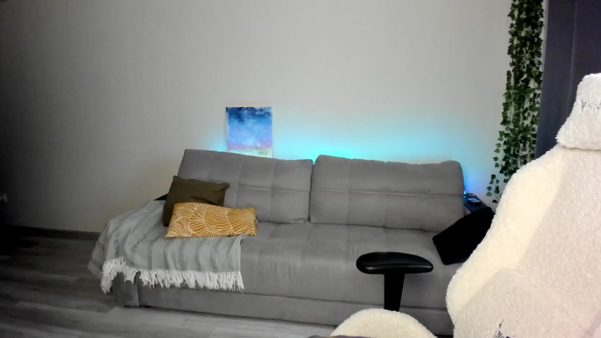 Gallery image thumbnail from Ellies_Smile's myfreecams stream on, 08/06/2024, 03:14 image 14 of 20