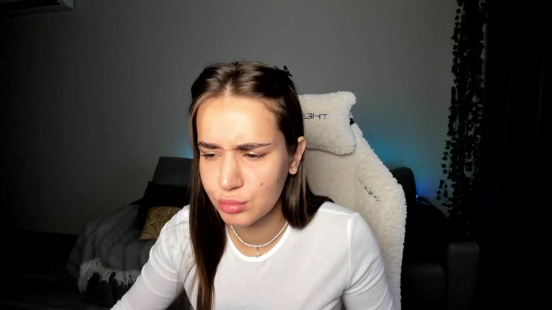 Gallery image thumbnail from Ellies_Smile's myfreecams stream on, 08/06/2024, 03:14 image 11 of 20