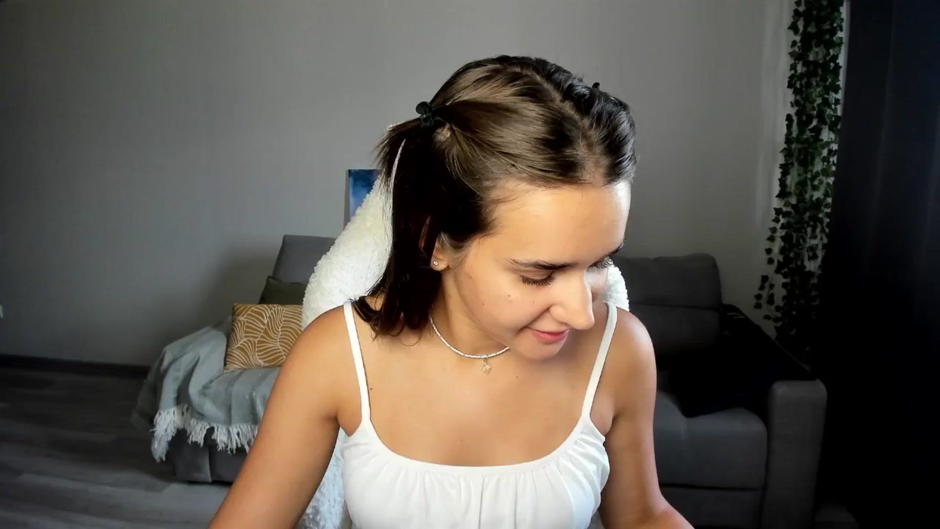 Gallery image thumbnail from Ellies_Smile's myfreecams stream on, 08/07/2024, 15:14 image 2 of 20
