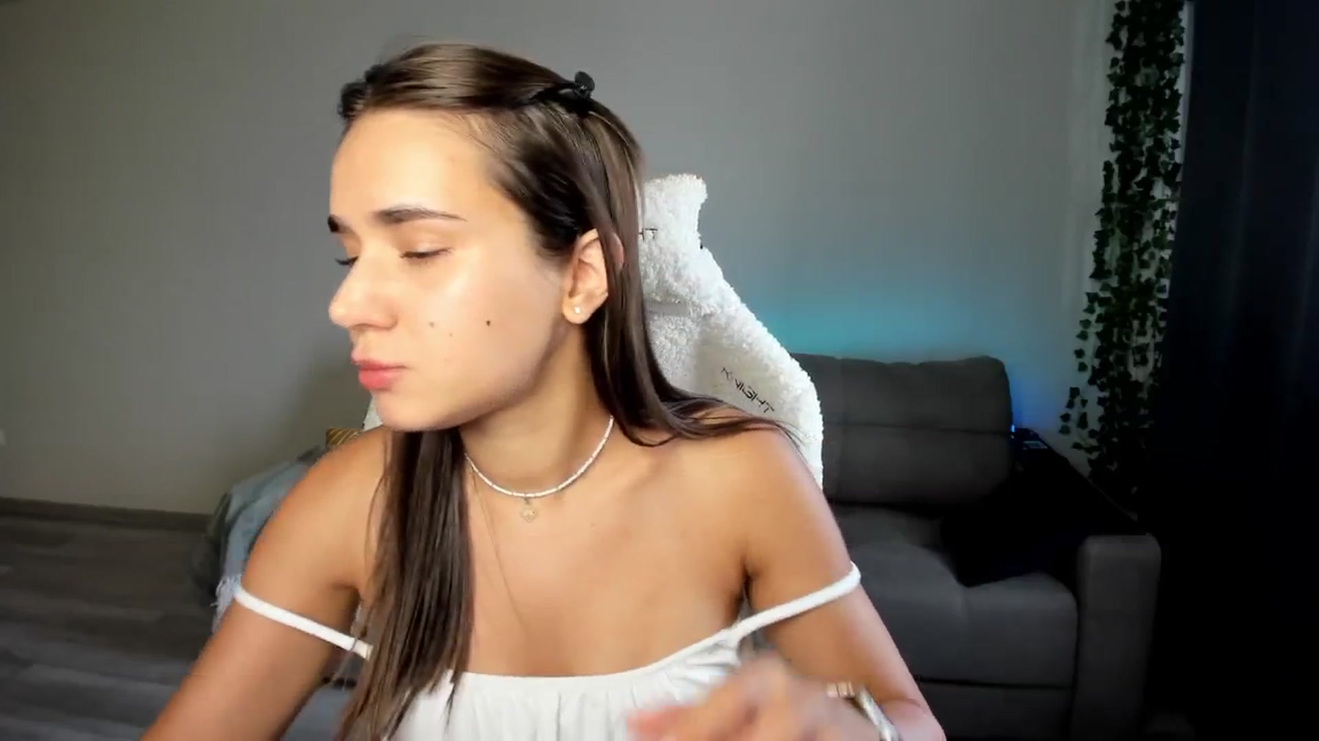Gallery image thumbnail from Ellies_Smile's myfreecams stream on, 08/07/2024, 15:14 image 13 of 20