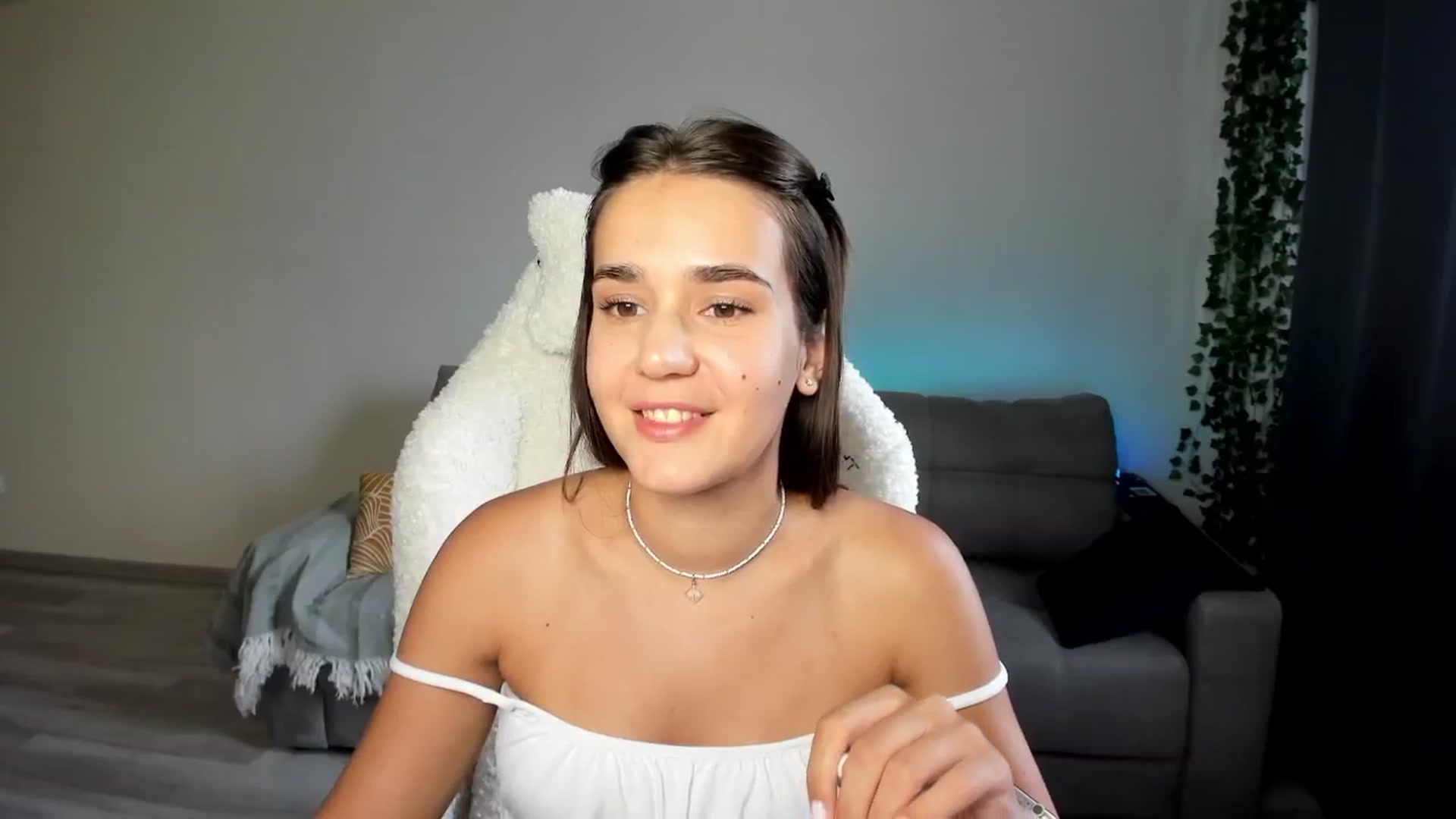 Gallery image thumbnail from Ellies_Smile's myfreecams stream on, 08/07/2024, 15:14 image 16 of 20