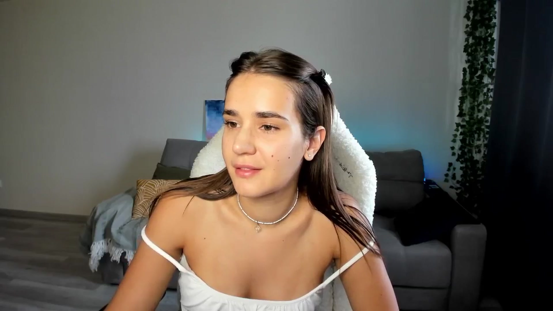 Gallery image thumbnail from Ellies_Smile's myfreecams stream on, 08/07/2024, 15:14 image 8 of 20