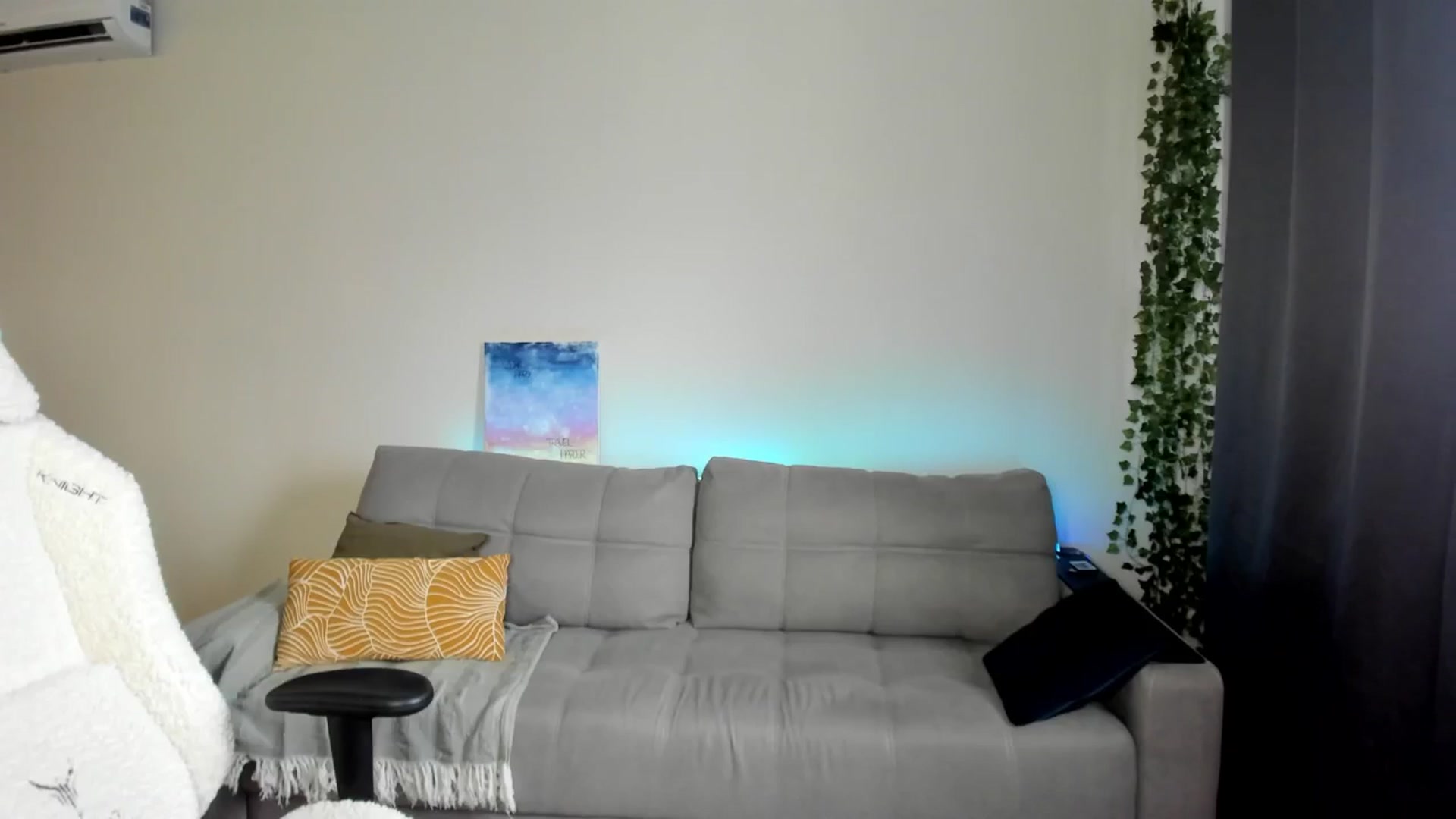 Gallery image thumbnail from Ellies_Smile's myfreecams stream on, 08/07/2024, 15:14 image 20 of 20