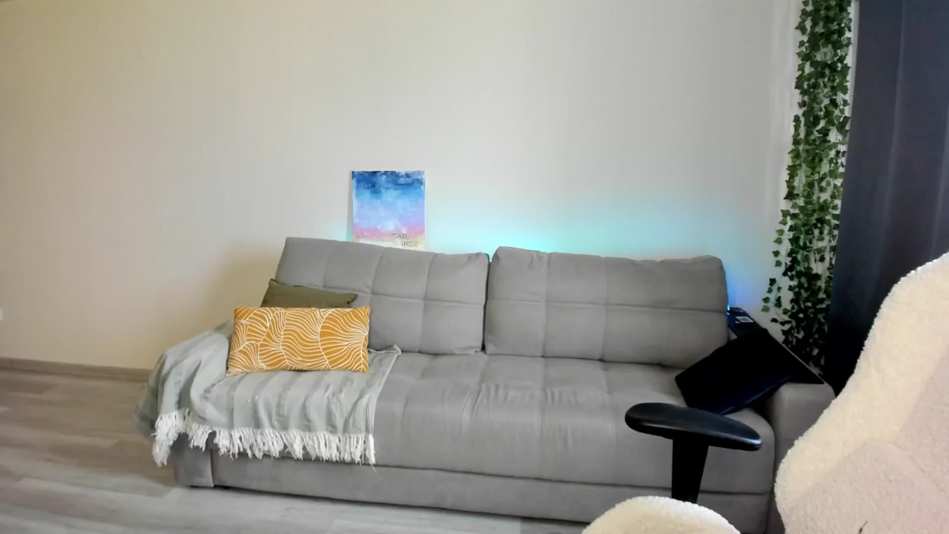 Gallery image thumbnail from Ellies_Smile's myfreecams stream on, 08/07/2024, 15:14 image 5 of 20