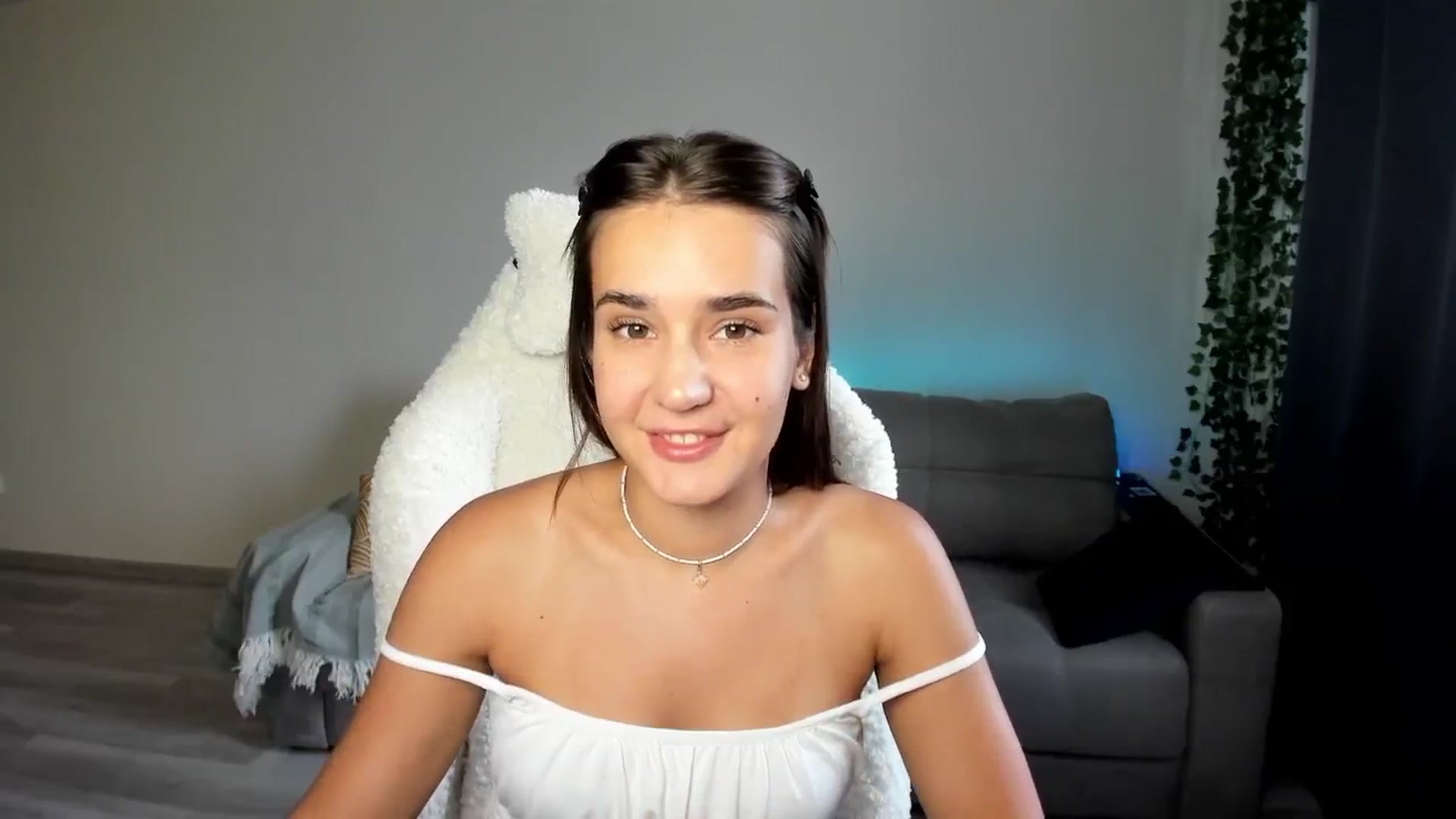 Gallery image thumbnail from Ellies_Smile's myfreecams stream on, 08/07/2024, 15:14 image 15 of 20