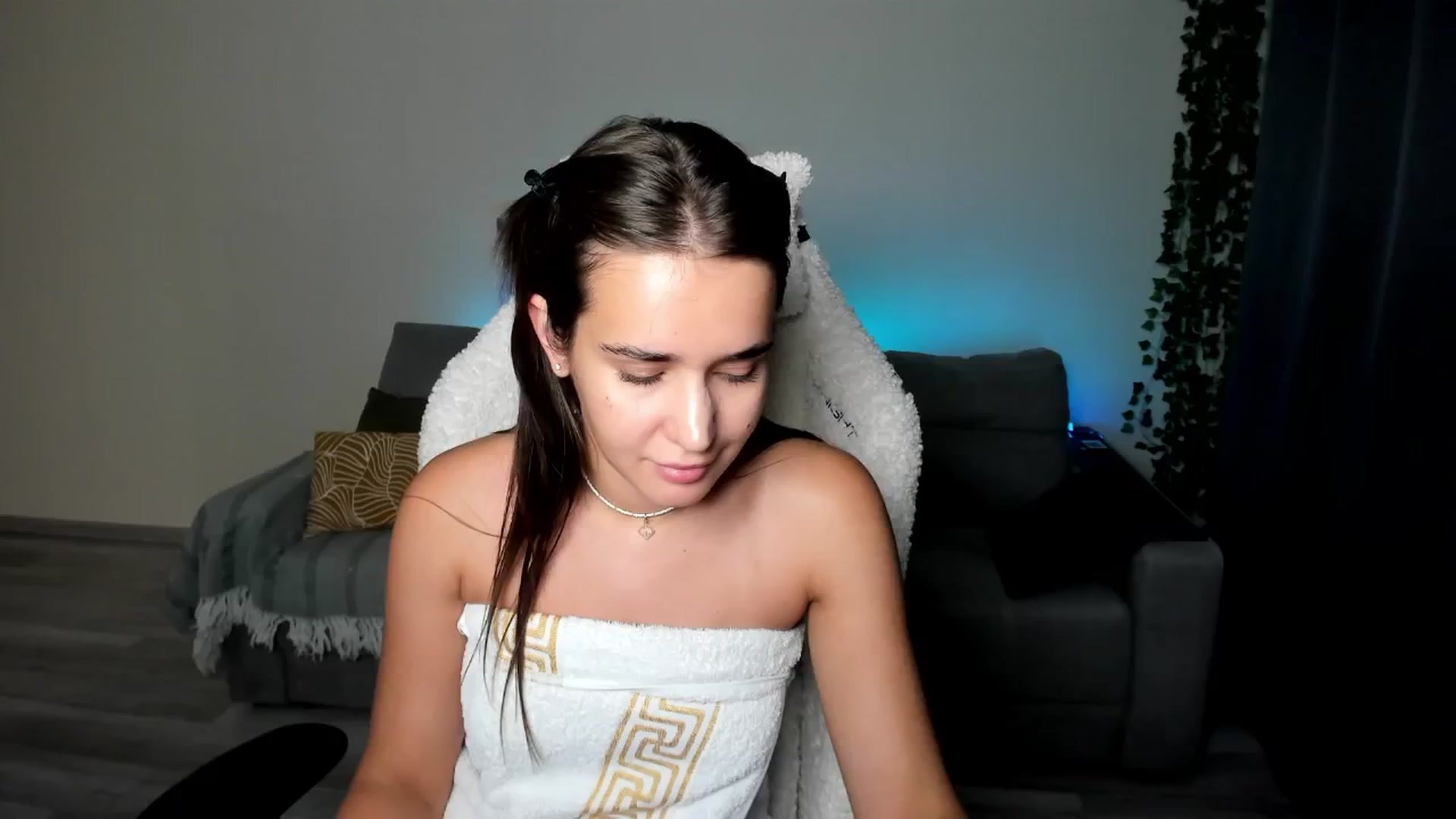 Gallery image thumbnail from Ellies_Smile's myfreecams stream on, 08/07/2024, 17:26 image 10 of 20