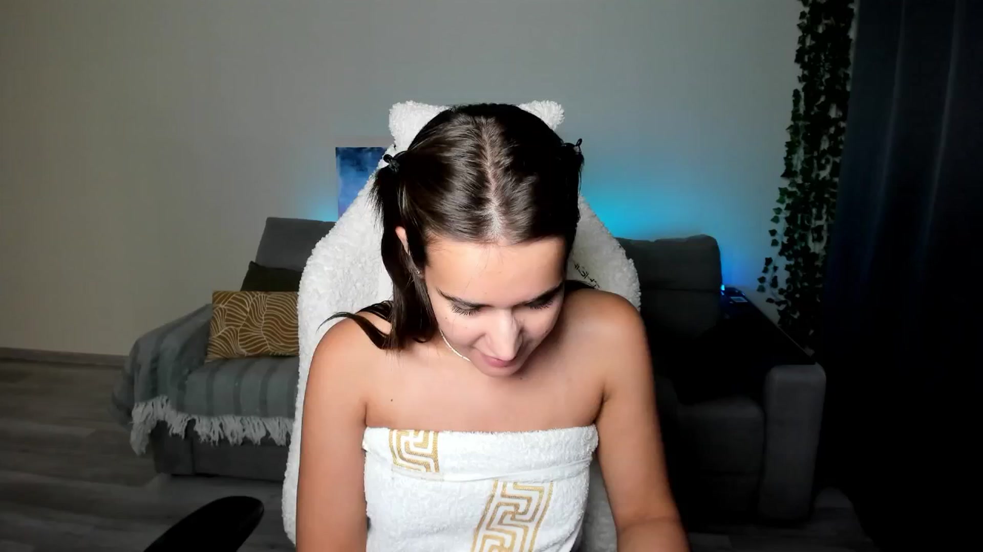 Gallery image thumbnail from Ellies_Smile's myfreecams stream on, 08/07/2024, 17:26 image 6 of 20