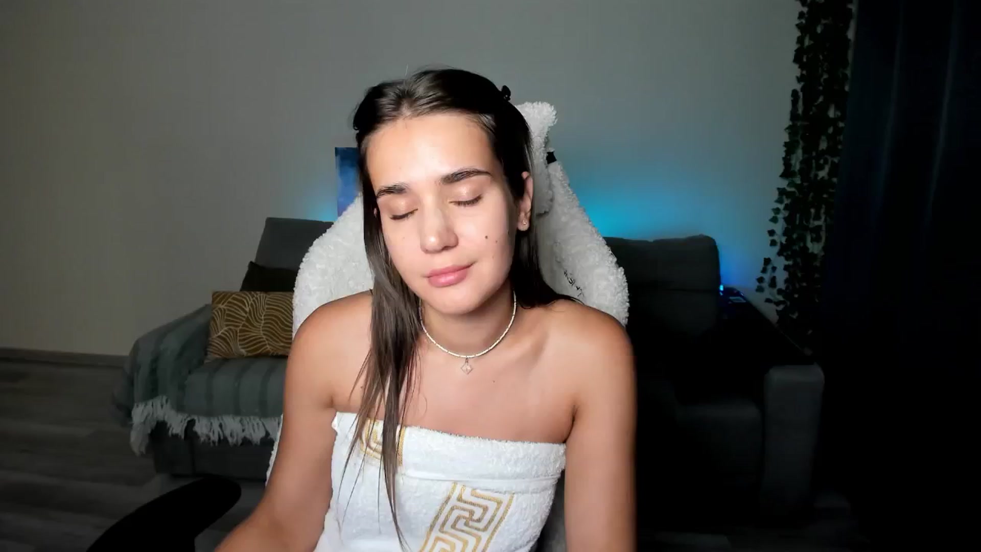 Gallery image thumbnail from Ellies_Smile's myfreecams stream on, 08/07/2024, 17:26 image 16 of 20