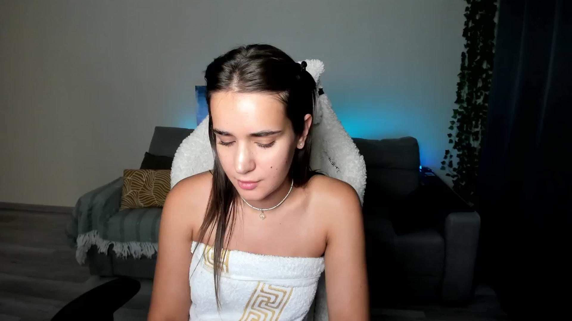 Gallery image thumbnail from Ellies_Smile's myfreecams stream on, 08/07/2024, 17:26 image 18 of 20