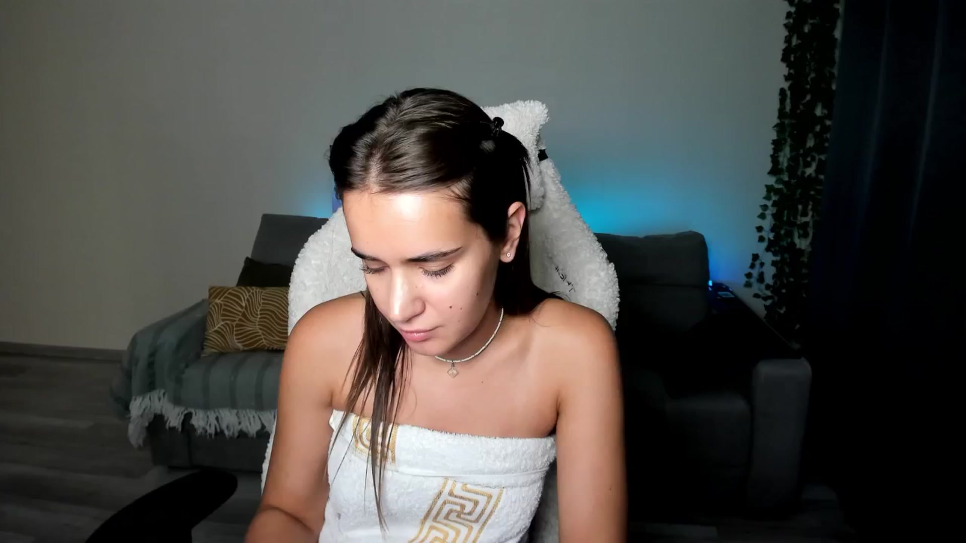 Gallery image thumbnail from Ellies_Smile's myfreecams stream on, 08/07/2024, 17:26 image 17 of 20