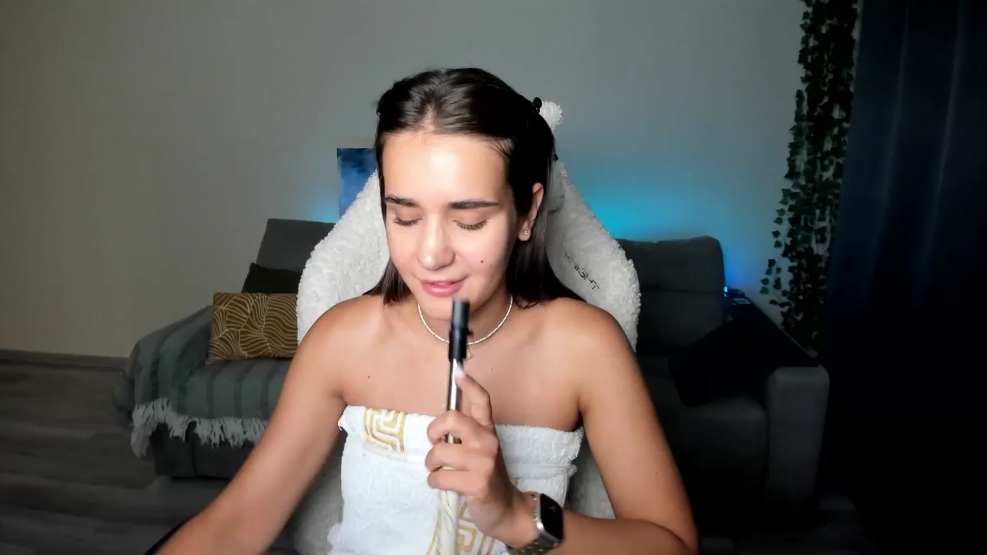 Gallery image thumbnail from Ellies_Smile's myfreecams stream on, 08/07/2024, 17:26 image 5 of 20