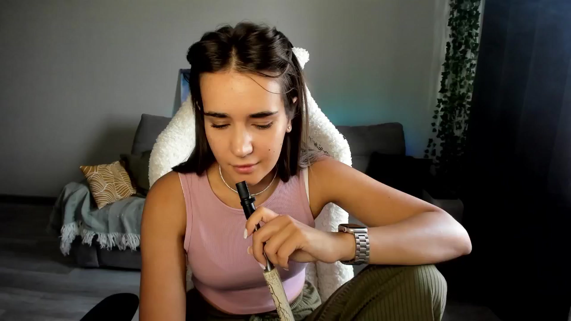 Gallery image thumbnail from Ellies_Smile's myfreecams stream on, 08/10/2024, 09:50 image 6 of 20