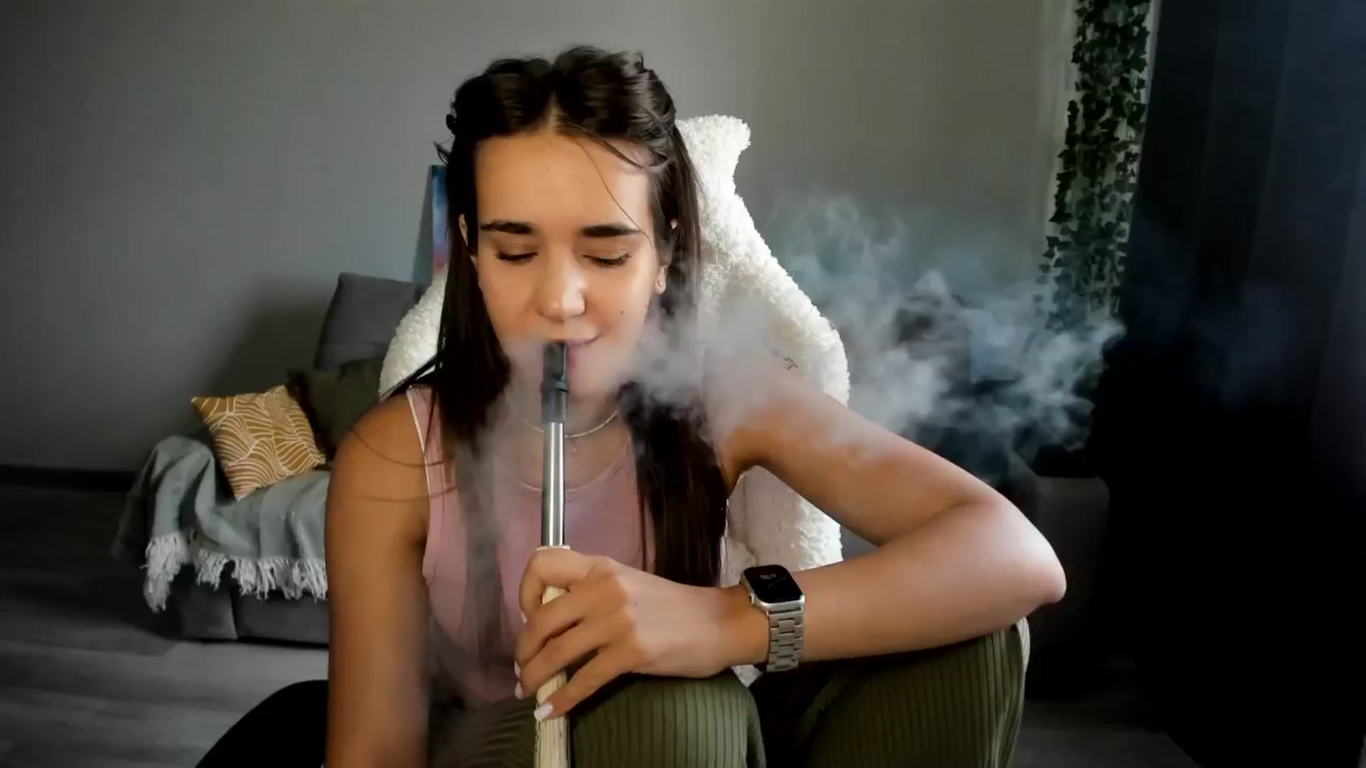 Gallery image thumbnail from Ellies_Smile's myfreecams stream on, 08/10/2024, 09:50 image 14 of 20