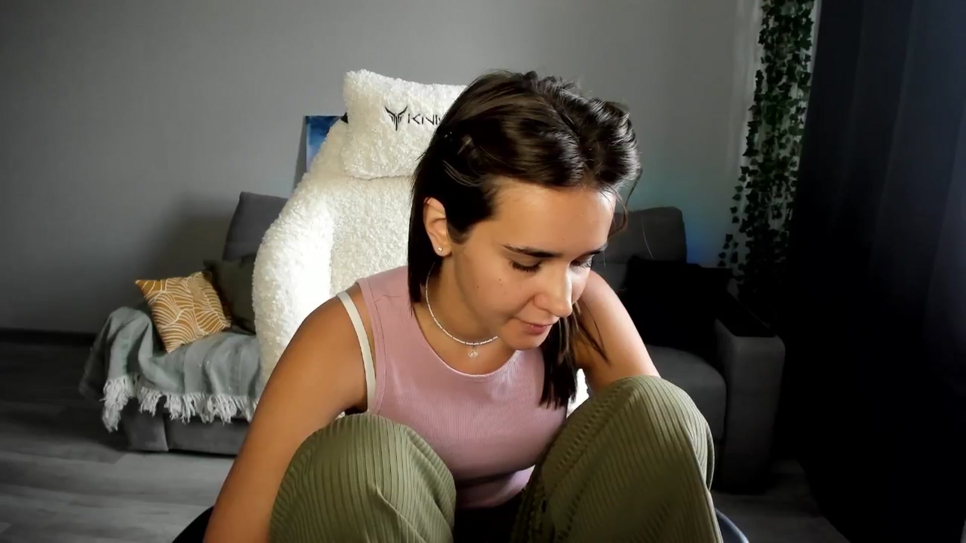Gallery image thumbnail from Ellies_Smile's myfreecams stream on, 08/10/2024, 10:07 image 14 of 20