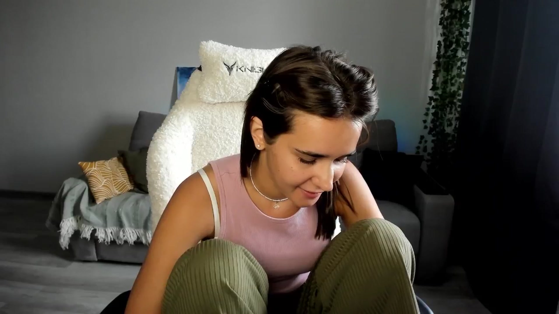 Gallery image thumbnail from Ellies_Smile's myfreecams stream on, 08/10/2024, 10:07 image 15 of 20