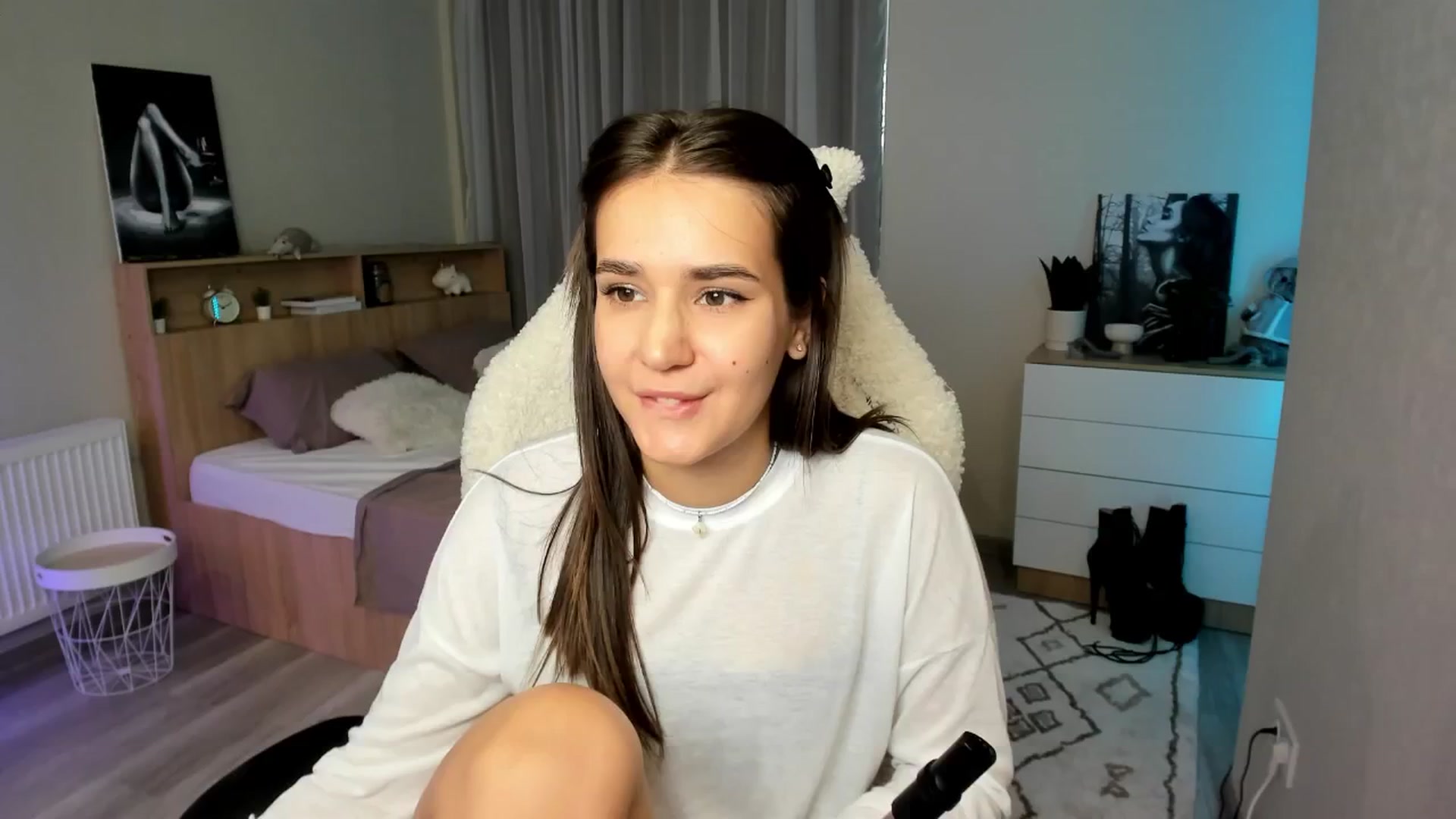Gallery image thumbnail from Ellies_Smile's myfreecams stream on, 08/12/2024, 13:08 image 7 of 20