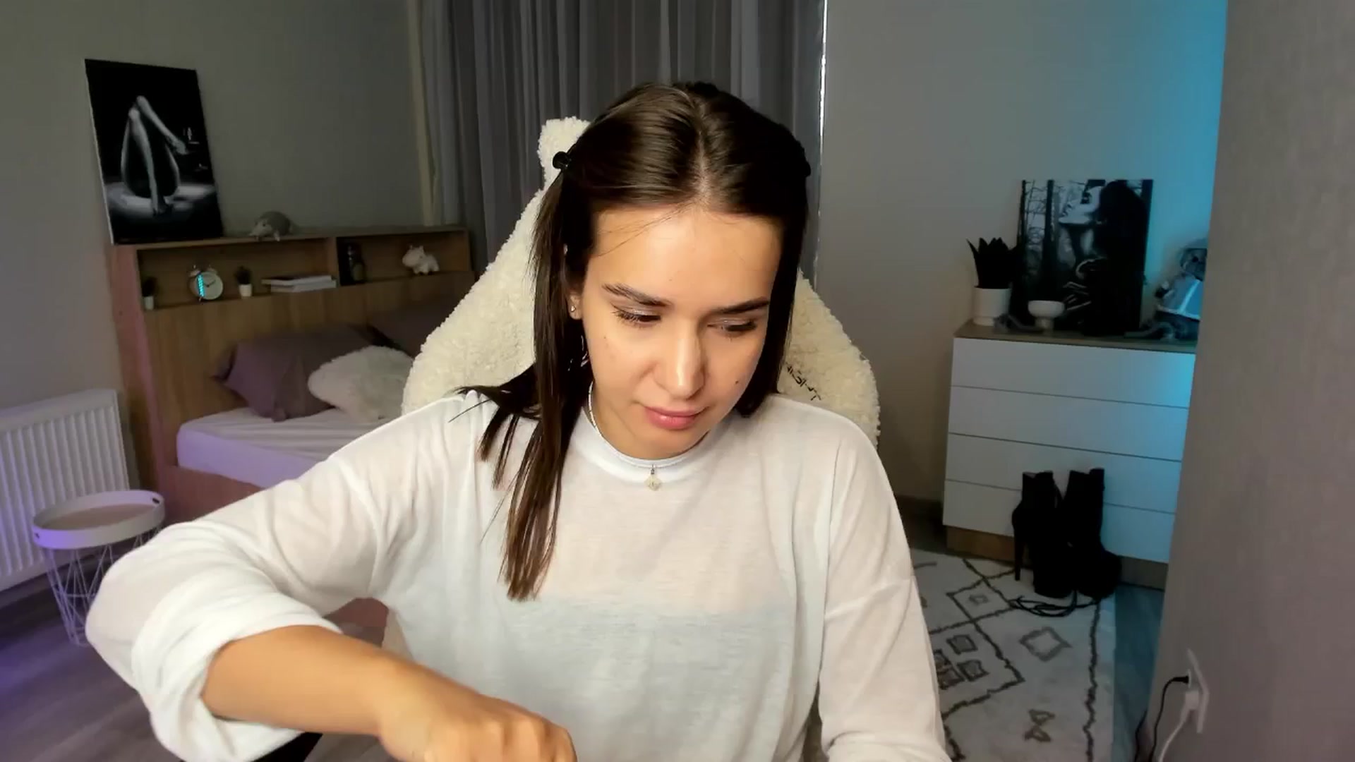 Gallery image thumbnail from Ellies_Smile's myfreecams stream on, 08/12/2024, 13:08 image 5 of 20