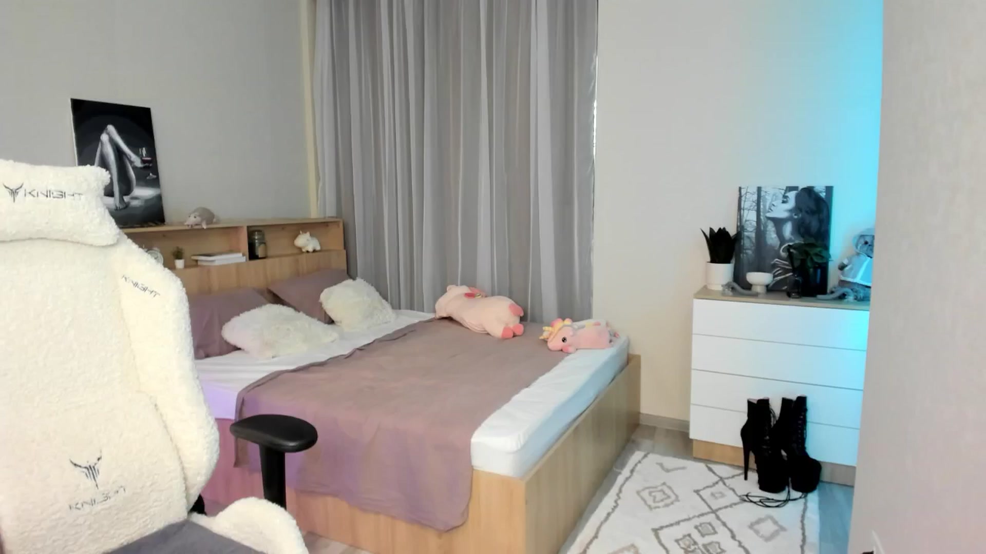 Gallery image thumbnail from Ellies_Smile's myfreecams stream on, 08/12/2024, 13:08 image 11 of 20
