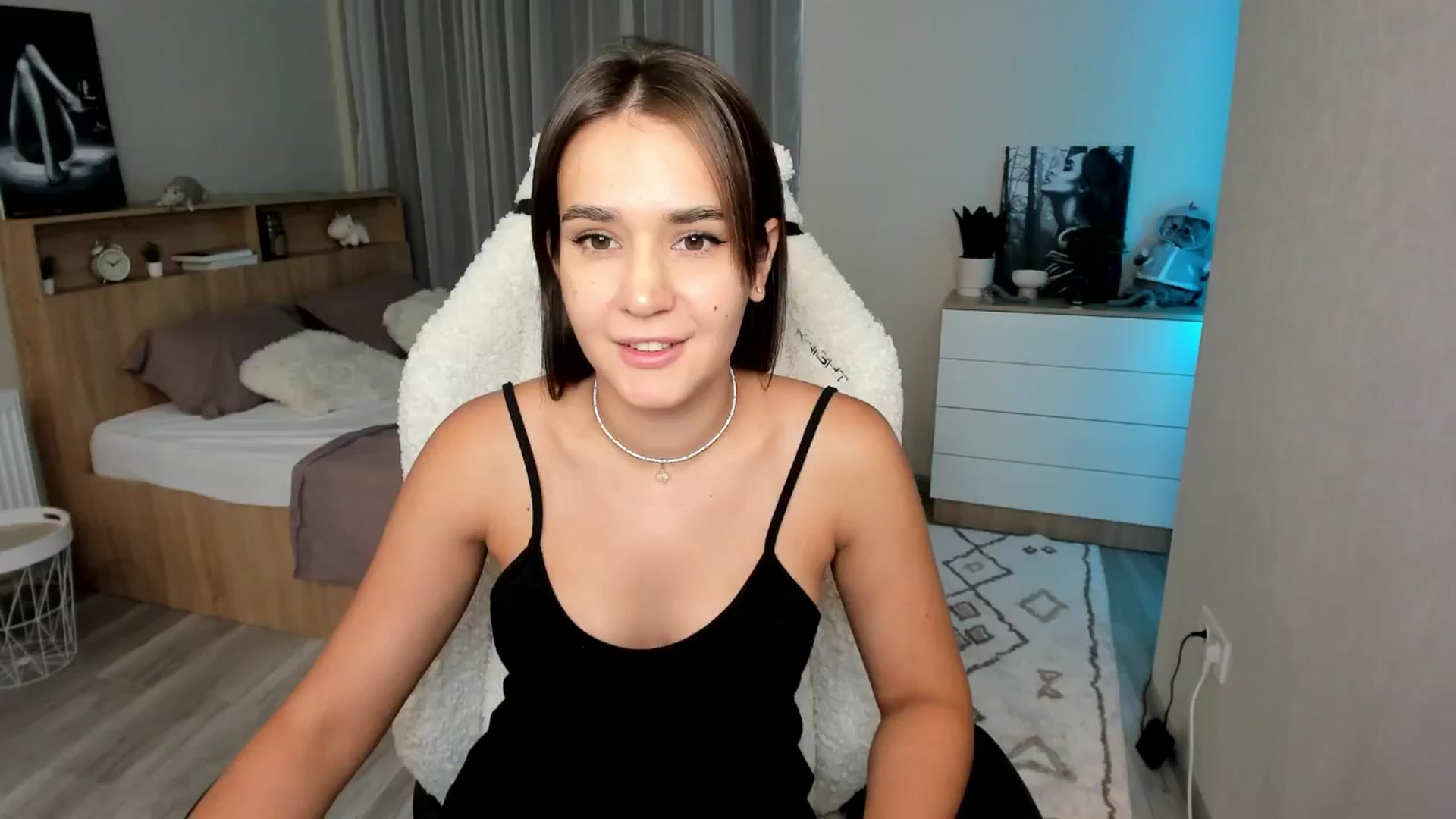 Gallery image thumbnail from Ellies_Smile's myfreecams stream on, 08/13/2024, 14:25 image 11 of 20