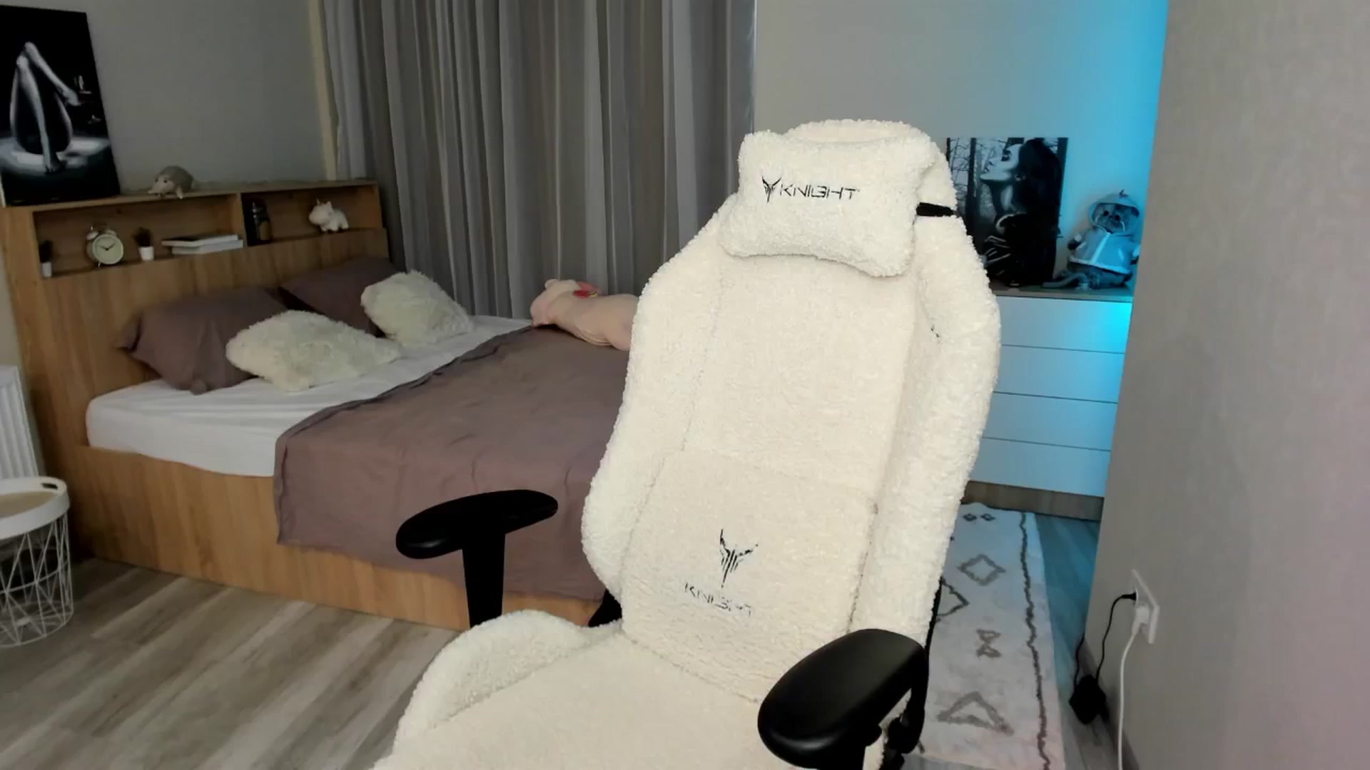 Gallery image thumbnail from Ellies_Smile's myfreecams stream on, 08/13/2024, 14:25 image 8 of 20