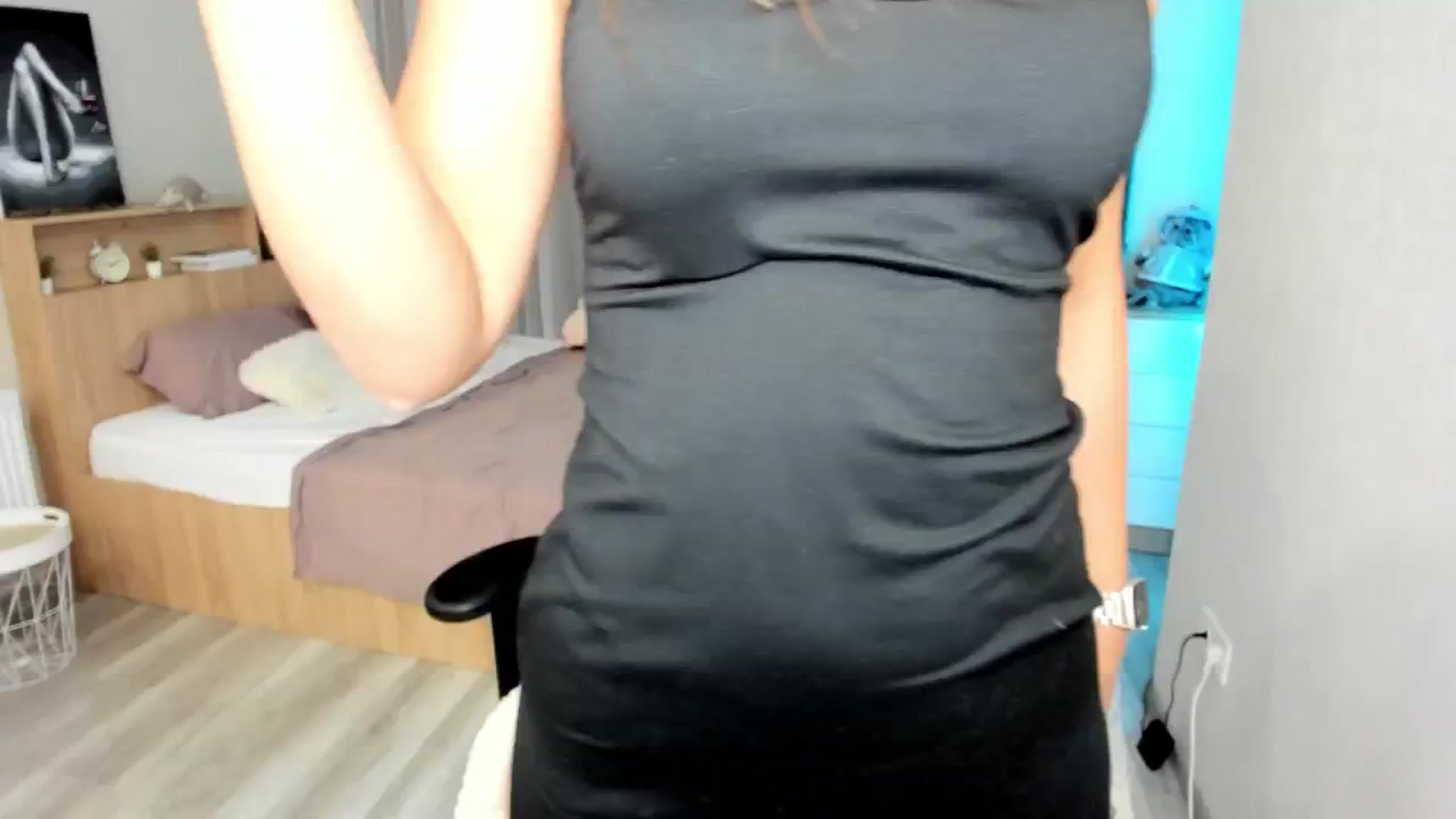 Gallery image thumbnail from Ellies_Smile's myfreecams stream on, 08/13/2024, 14:25 image 4 of 20